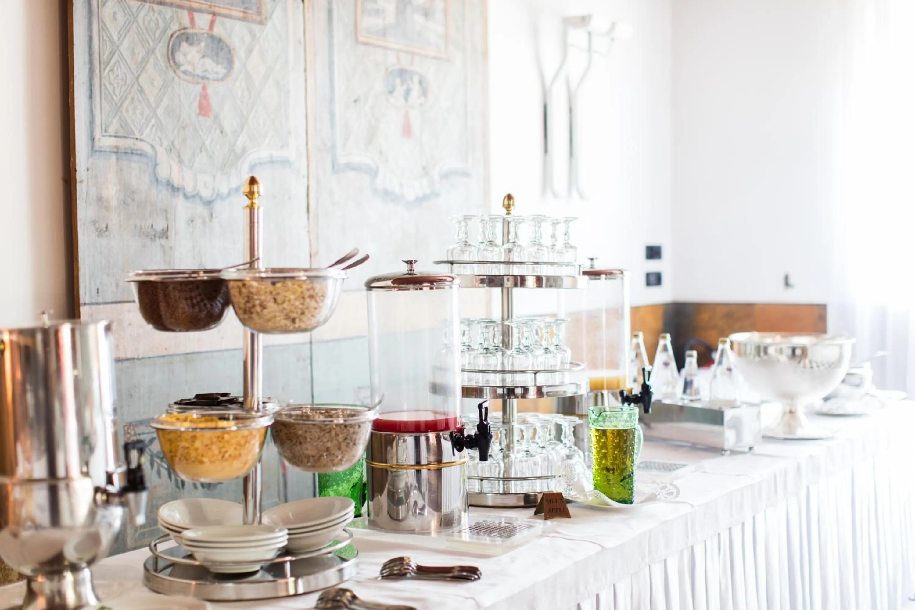 Buffet breakfast in Residenza d'Epoca Albergo Quattro Fontane