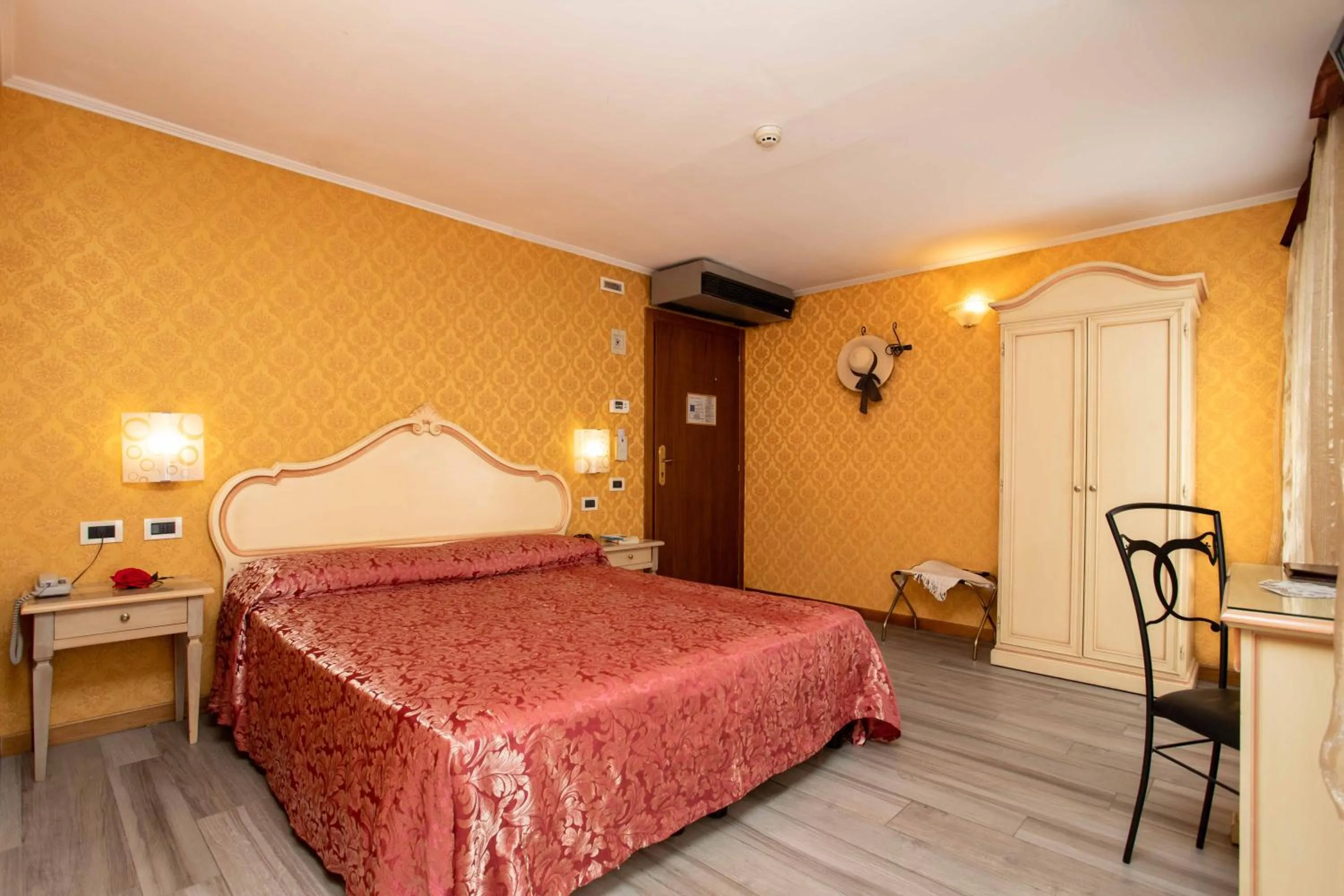 Bed in Hotel Tintoretto