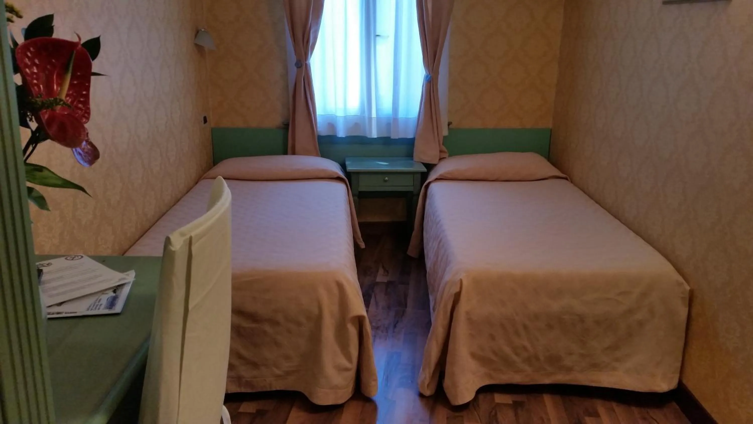 View (from property/room), Bed in Hotel Tintoretto