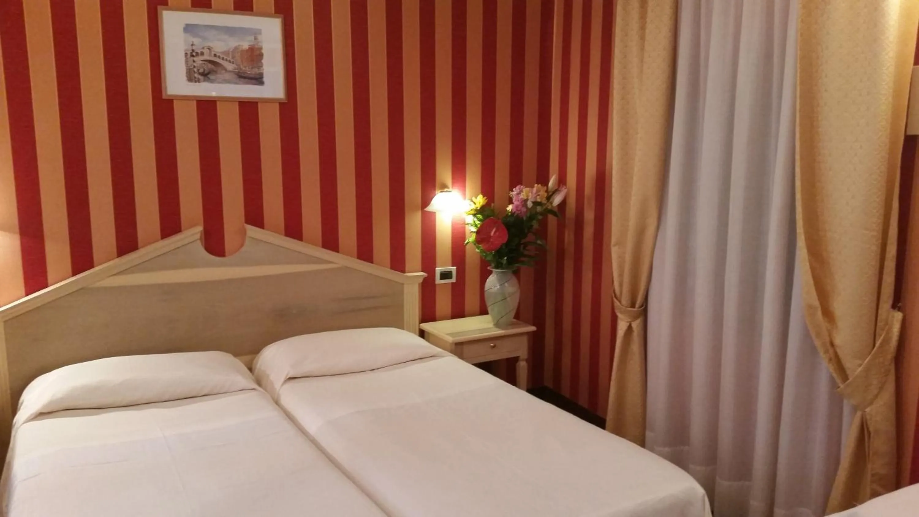 Bedroom, Bed in Hotel Tintoretto