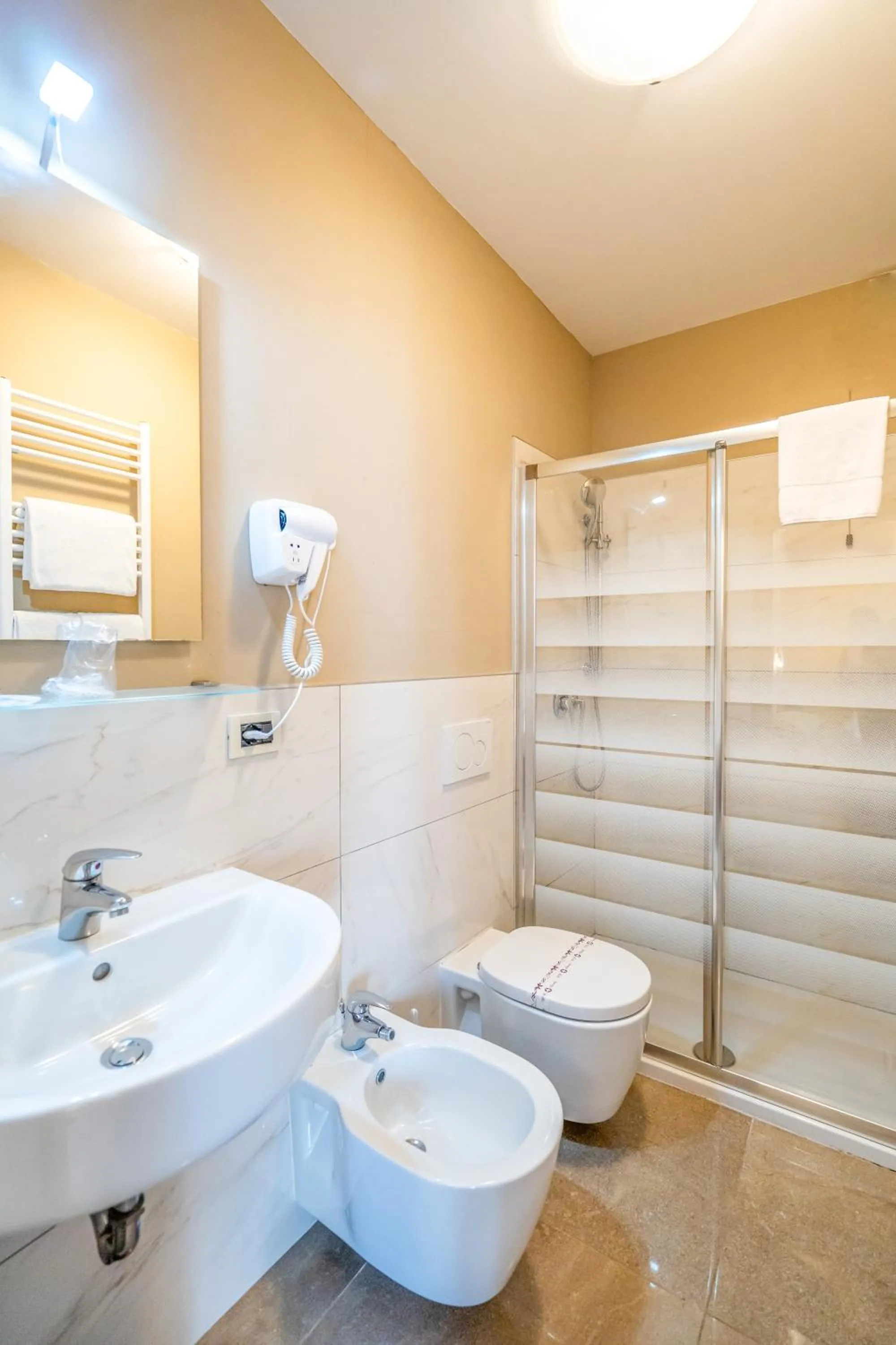 Bathroom in Hotel Tintoretto