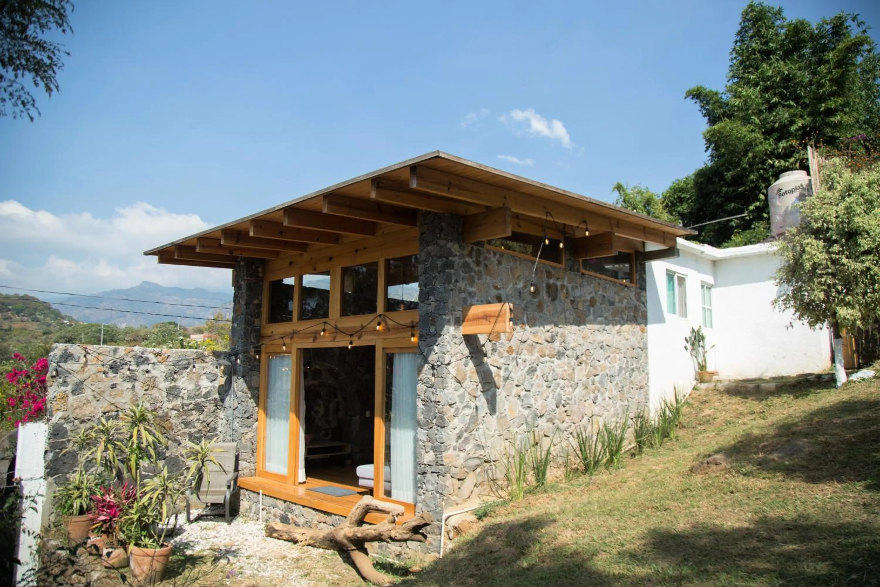 Facade/entrance in Amara Tepoztlán
