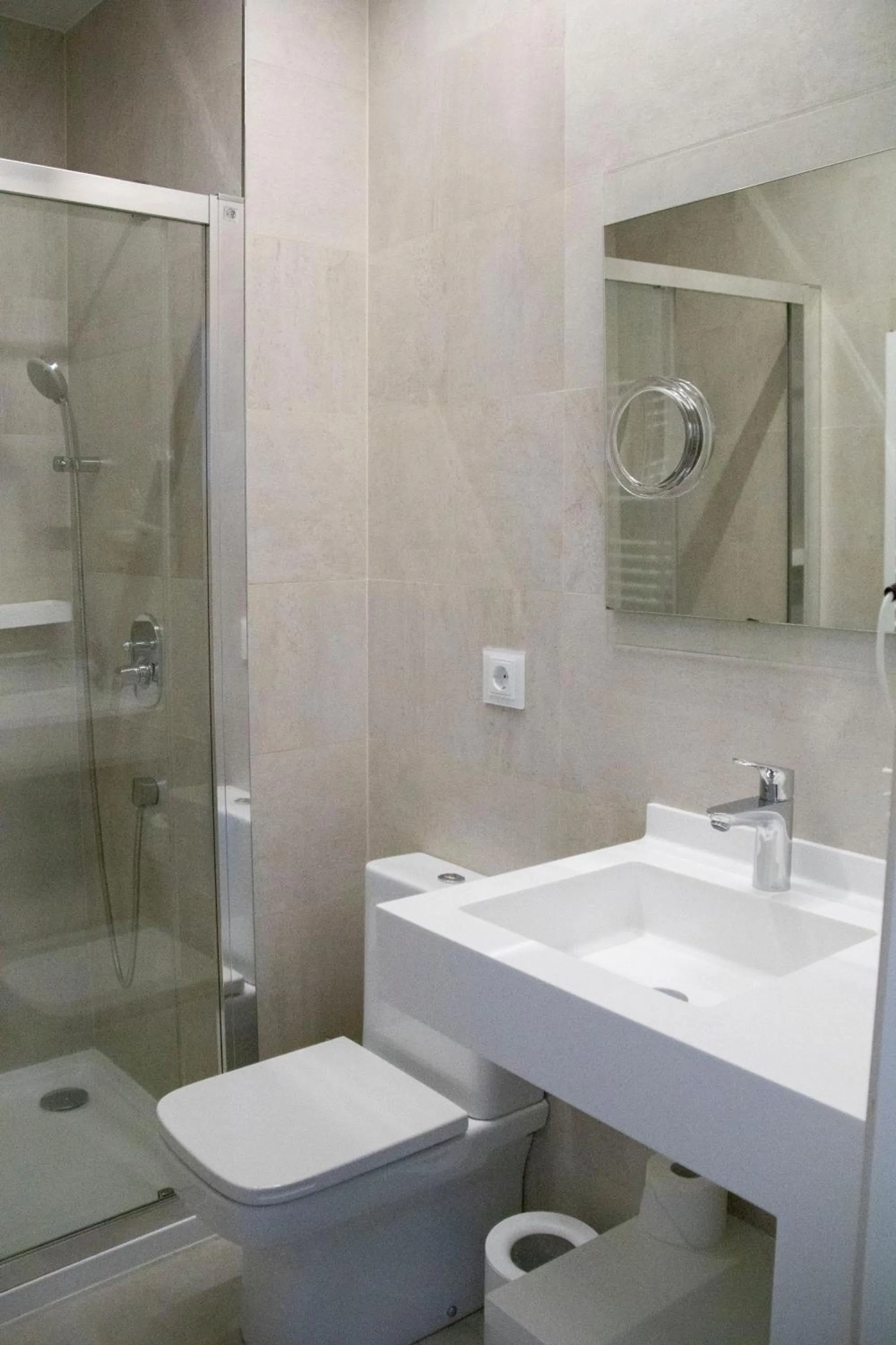 Shower in Hotel Alda San Bieito