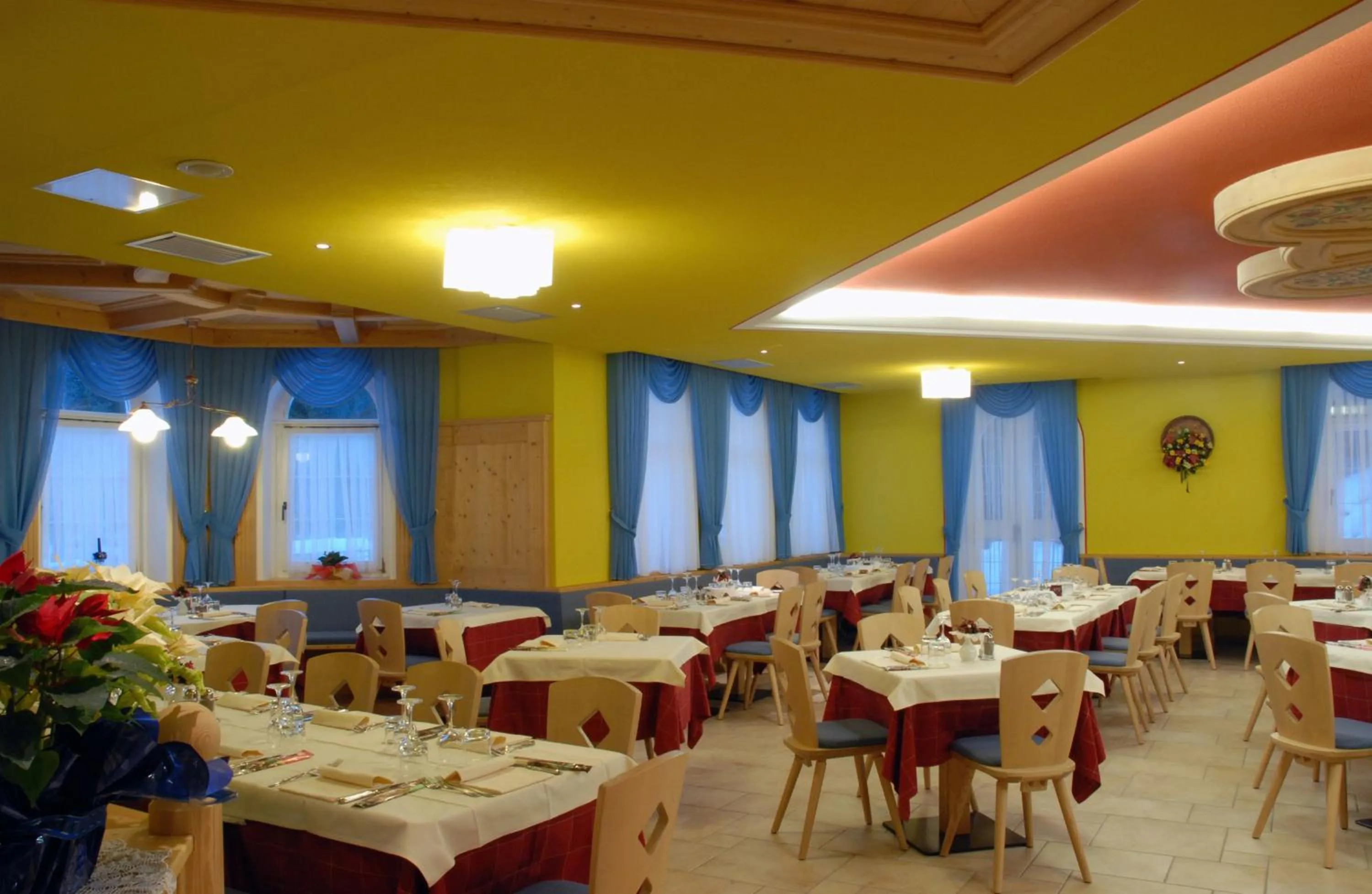 Restaurant/places to eat in Hotel Plank