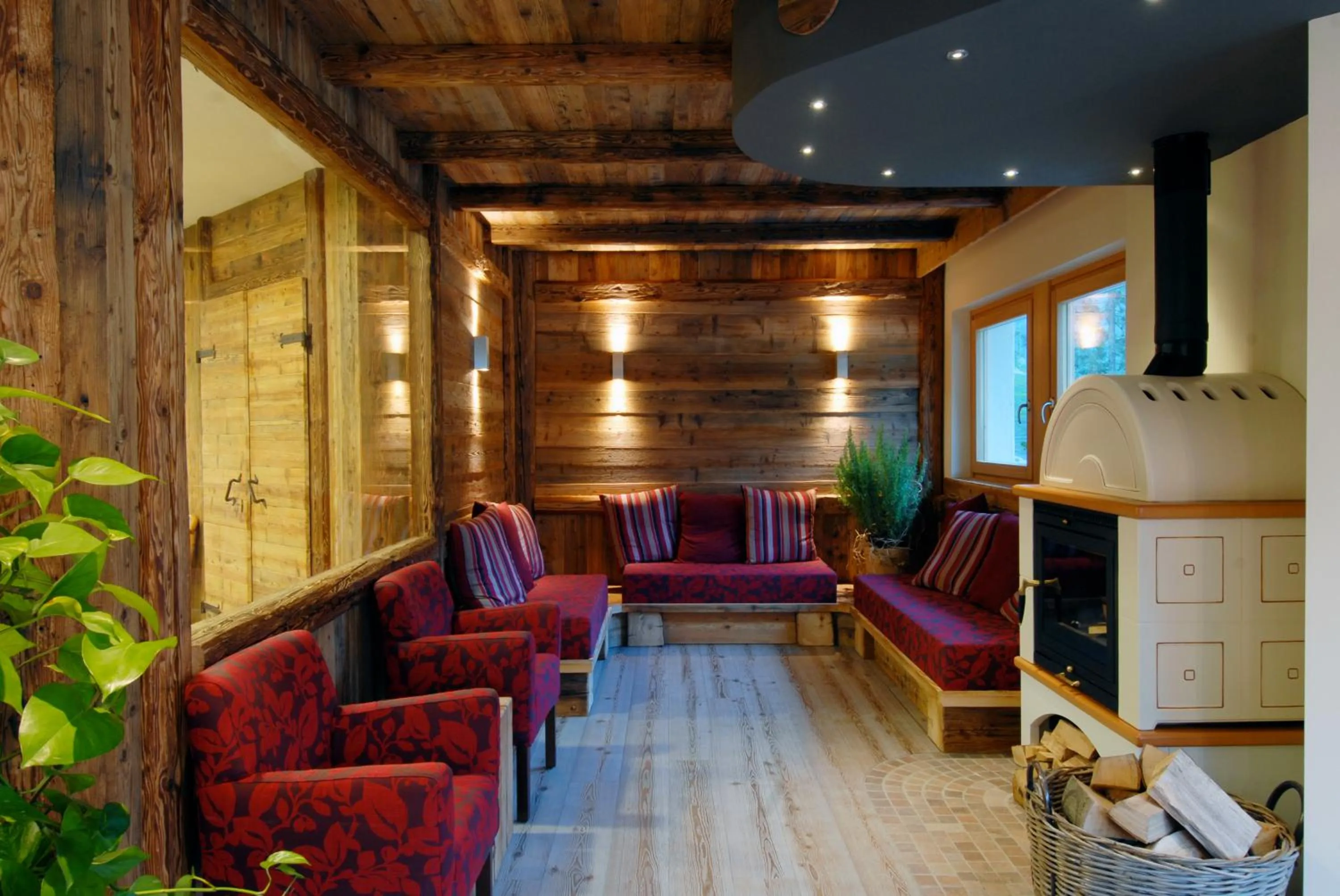 Communal lounge/ TV room in Hotel Plank