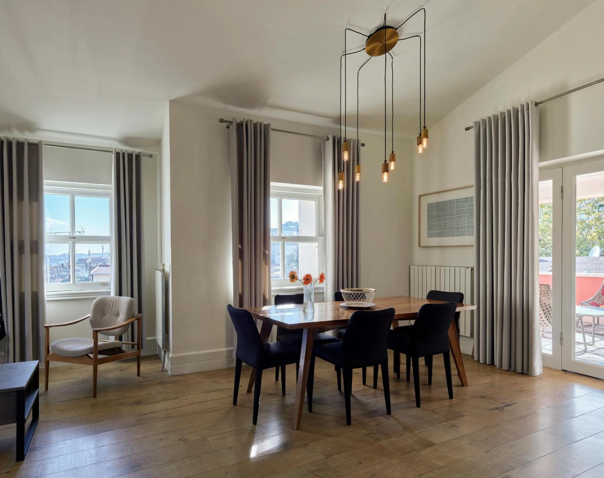 Dining area in Casa Di Bava Suites by TCH