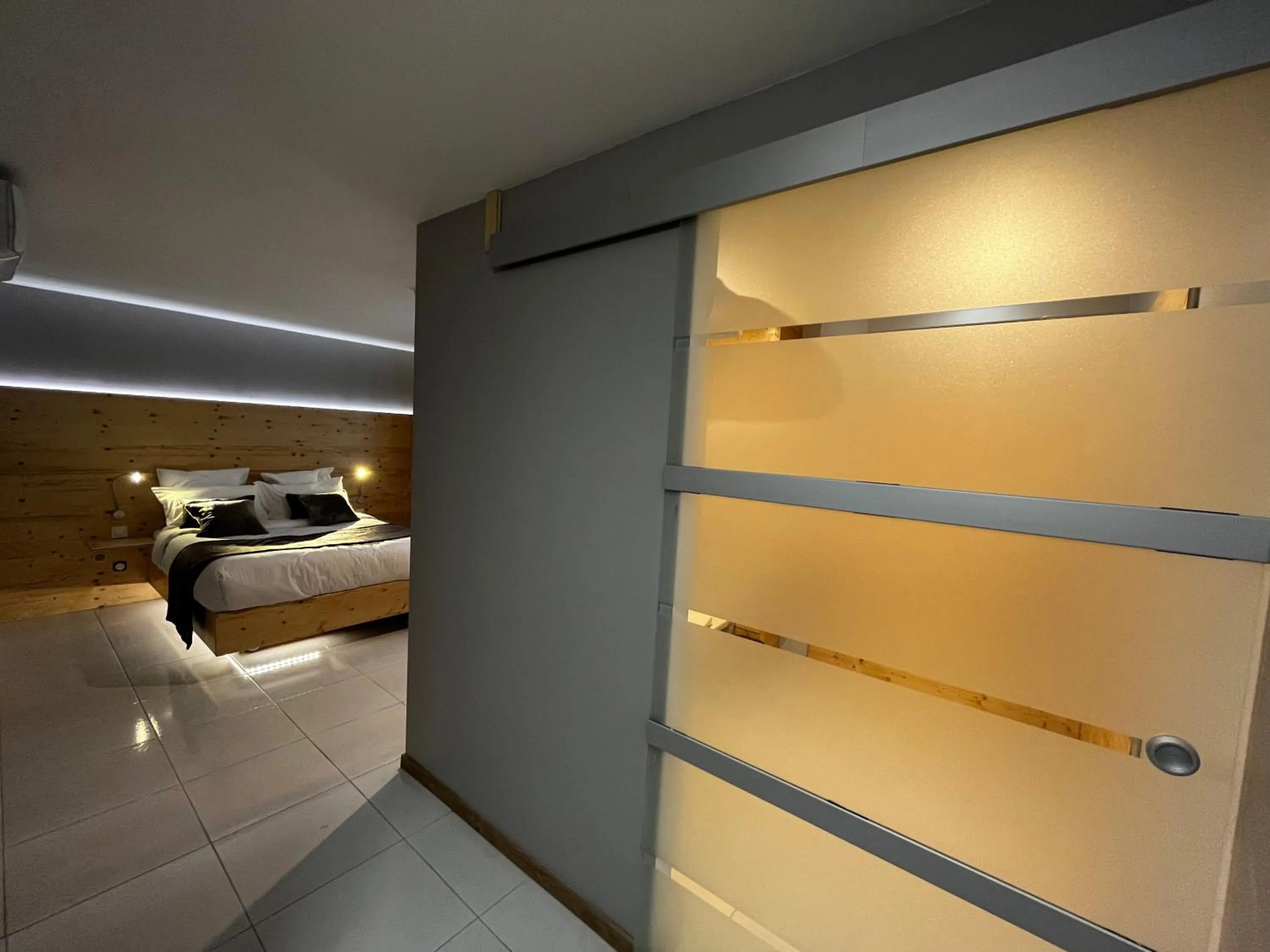 Bed in 9WAGRAM Hotel Boutique