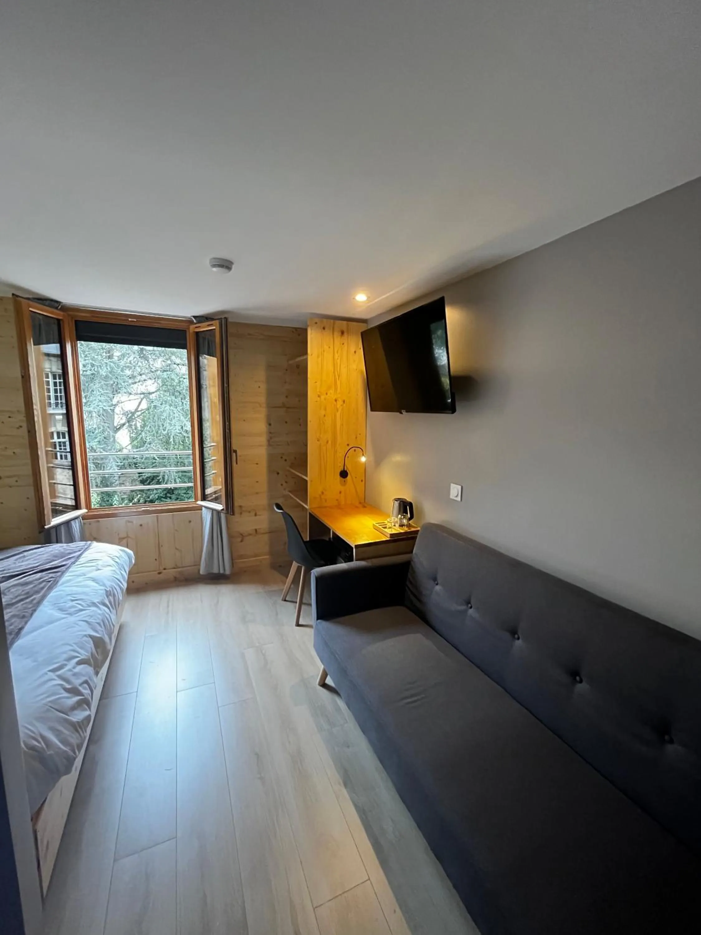 Toilet, Bed in 9WAGRAM Hotel Boutique