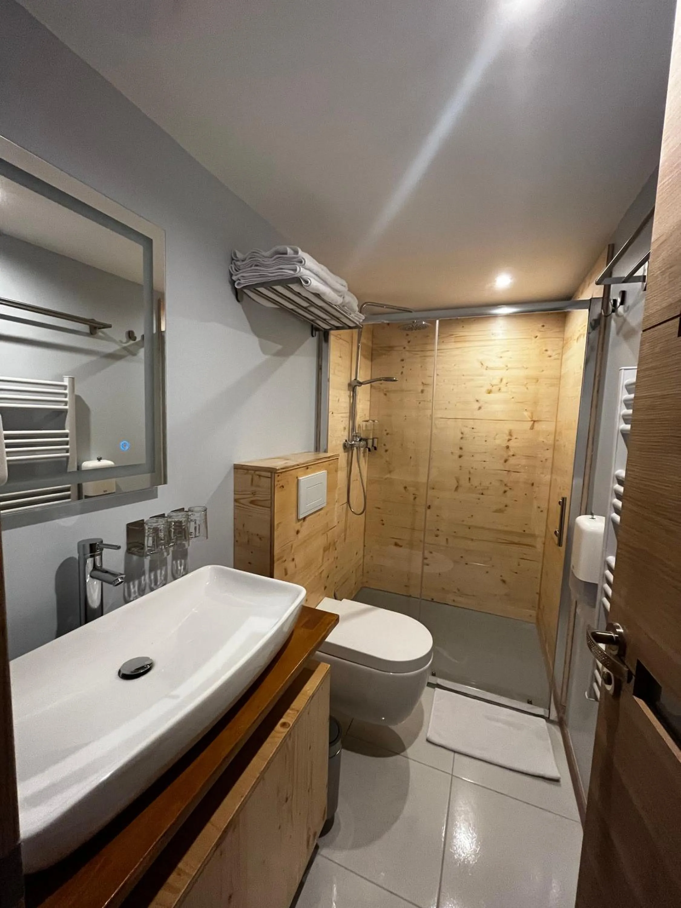 Shower in 9WAGRAM Hotel Boutique