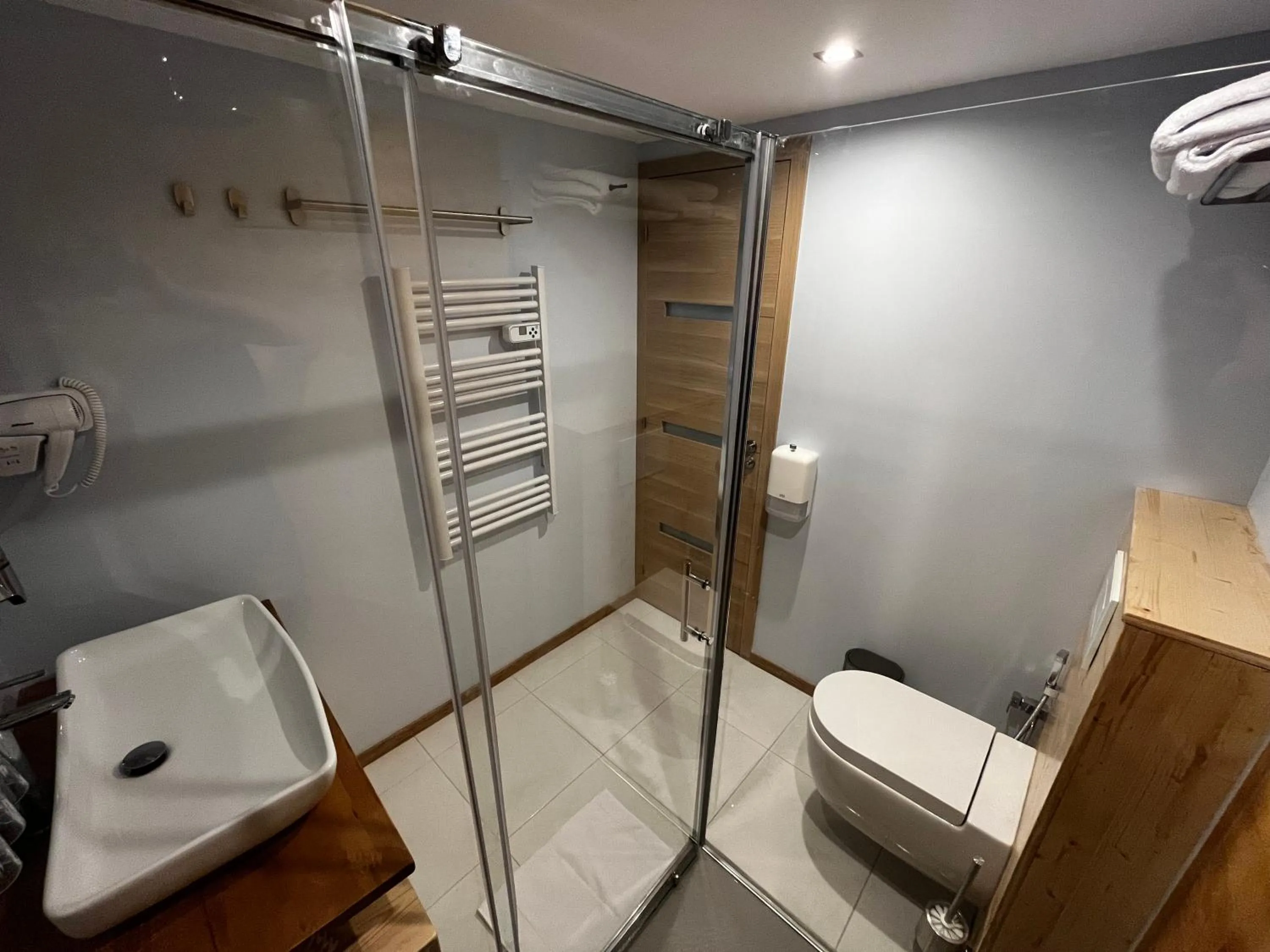 Shower in 9WAGRAM Hotel Boutique