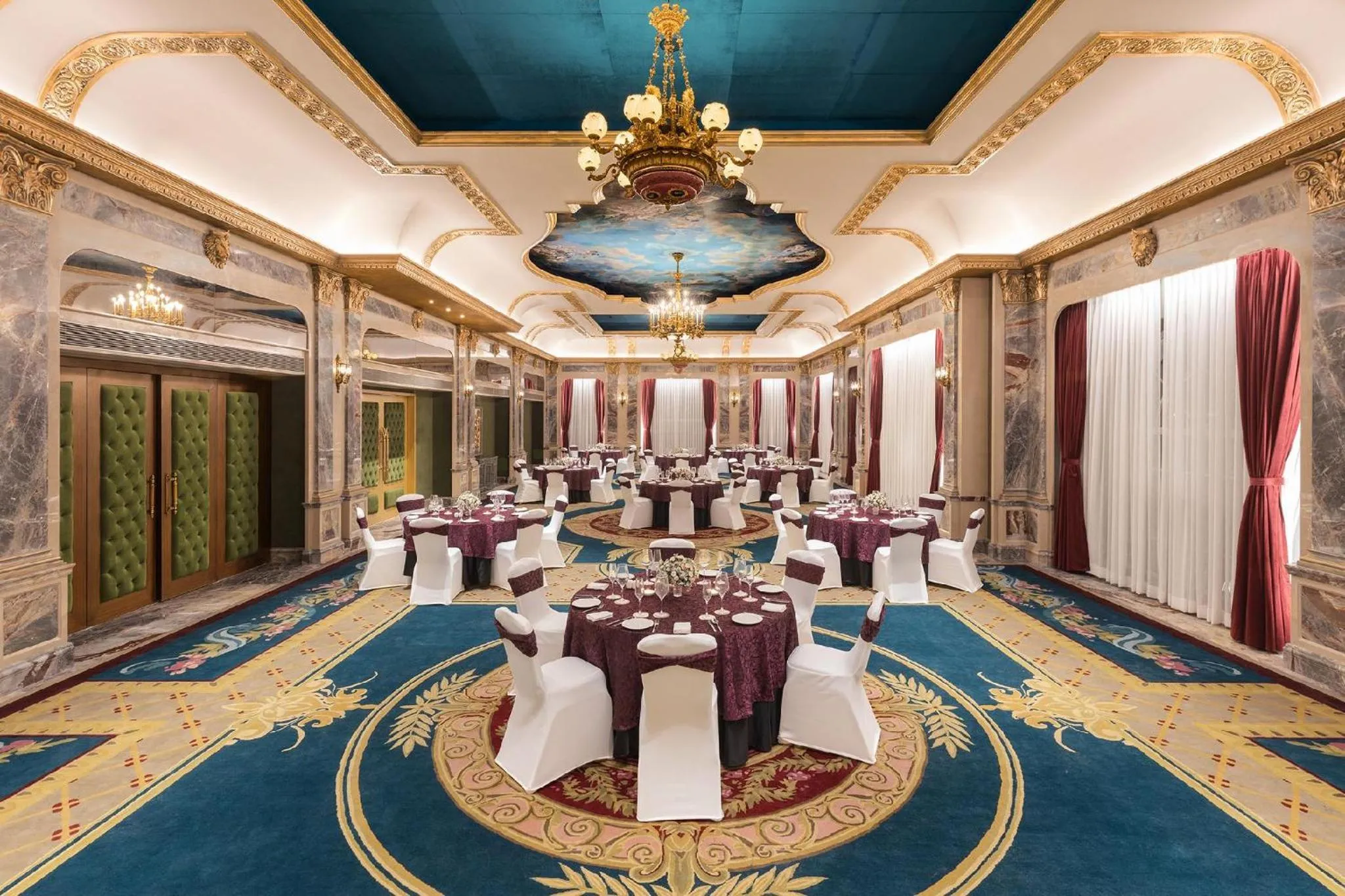 Banquet/Function facilities in Hotel Hillock Ahmedabad