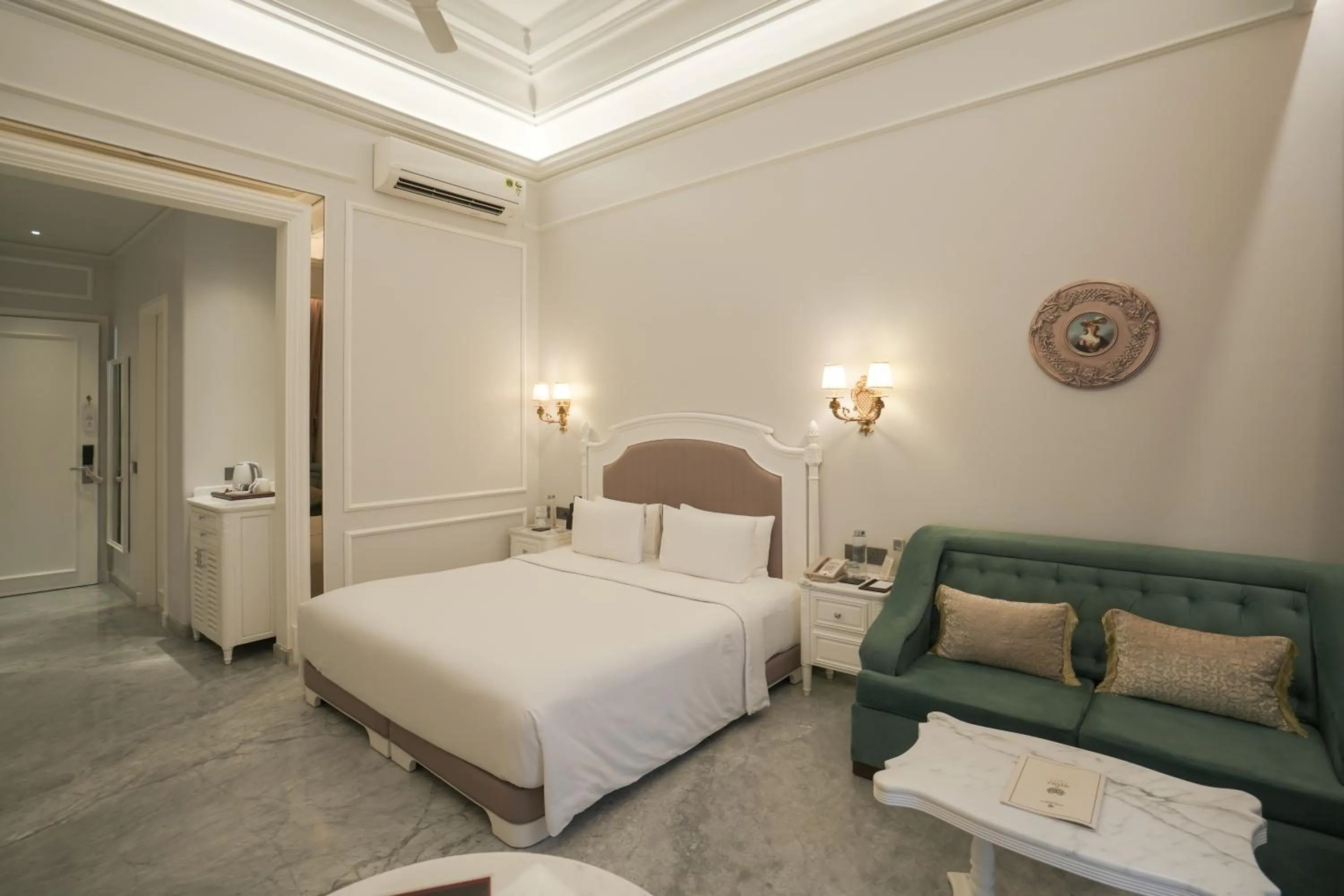 Photo of the whole room, Bed in Hotel Hillock Ahmedabad