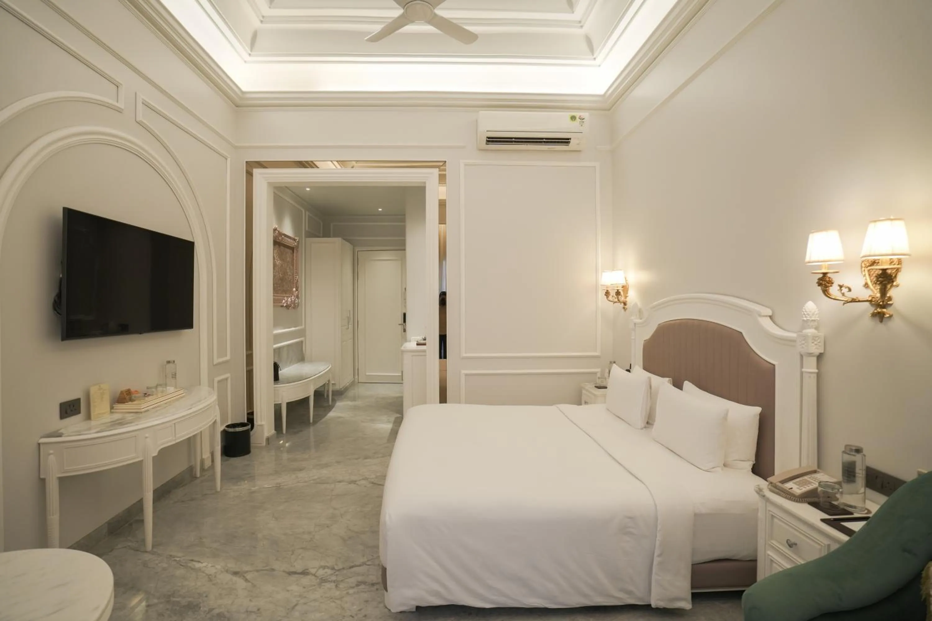 Bedroom, Bed in Hotel Hillock Ahmedabad