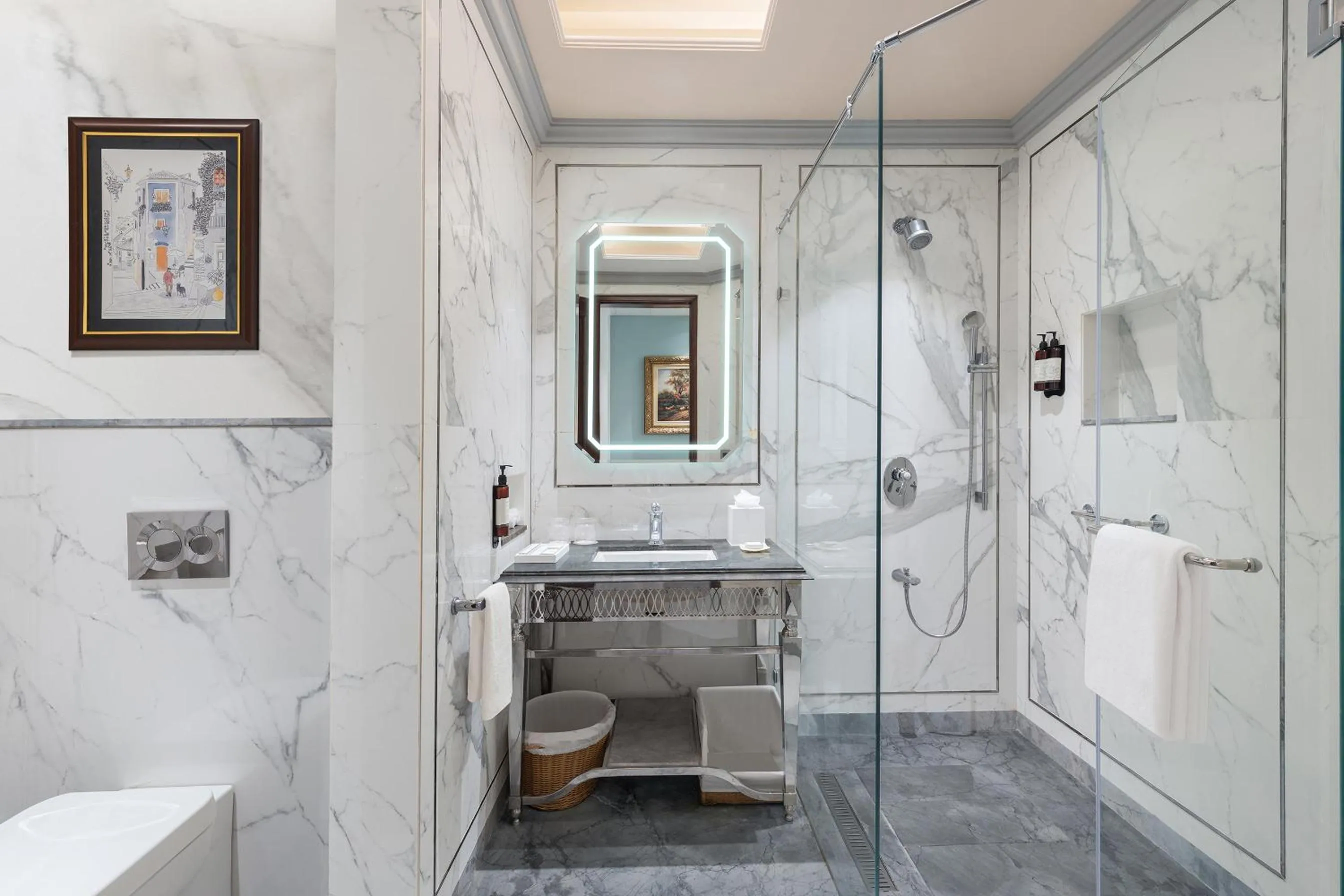 Bathroom in Hotel Hillock Ahmedabad