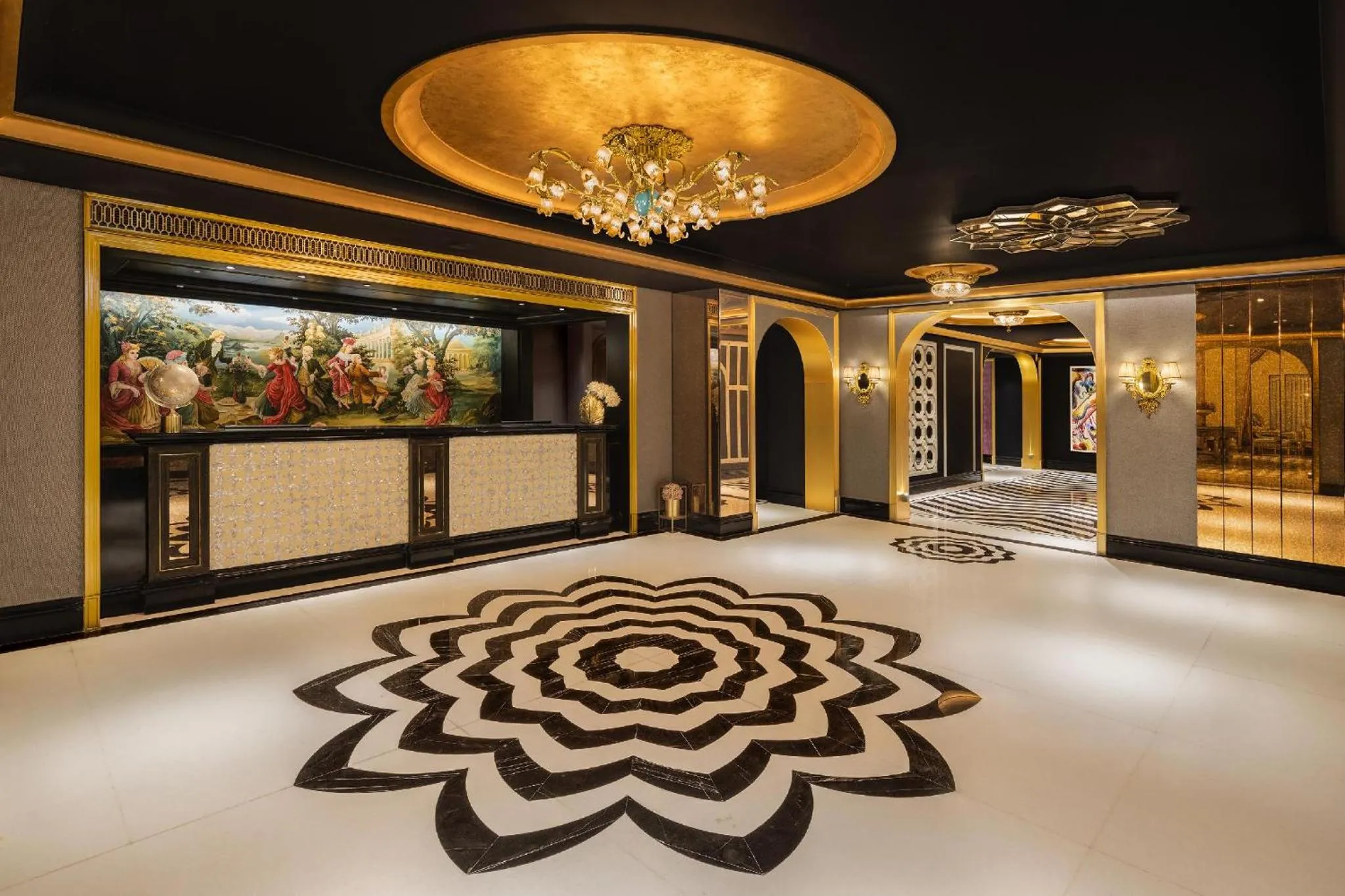 Lobby or reception in Hotel Hillock Ahmedabad
