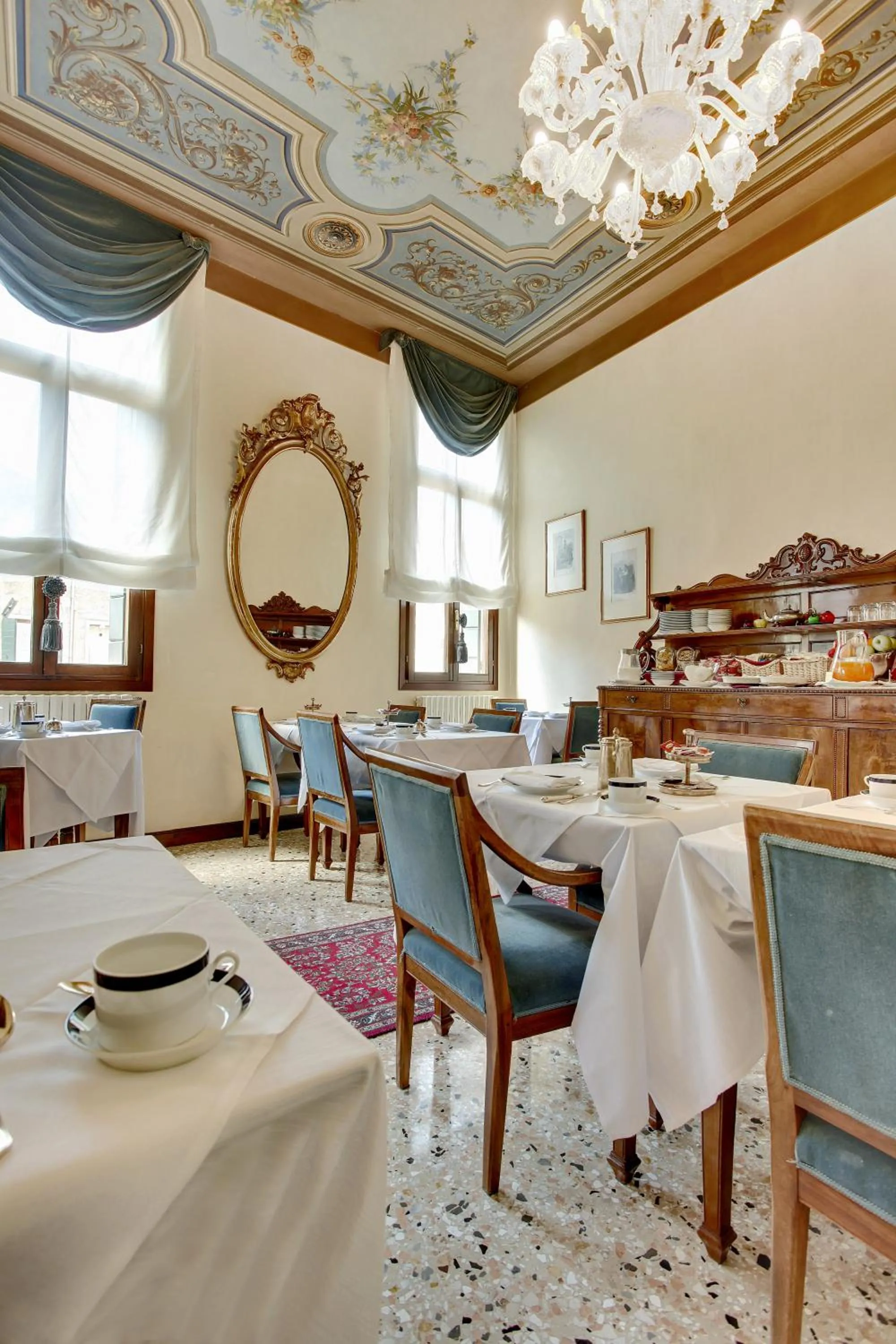 Breakfast in Palazzo Schiavoni Residenza d'epoca & Suite-Apartments