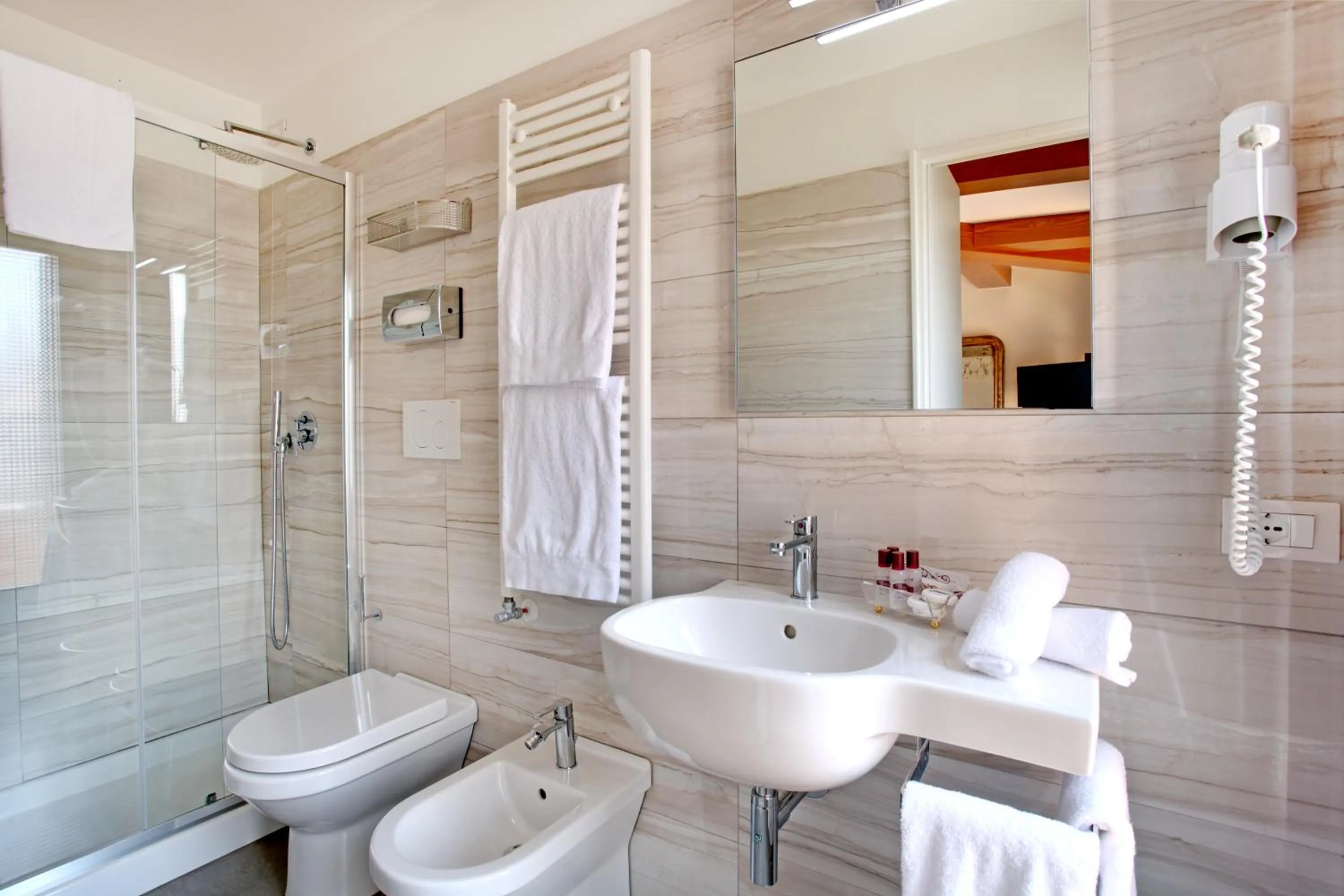 Shower in Palazzo Schiavoni Residenza d'epoca & Suite-Apartments