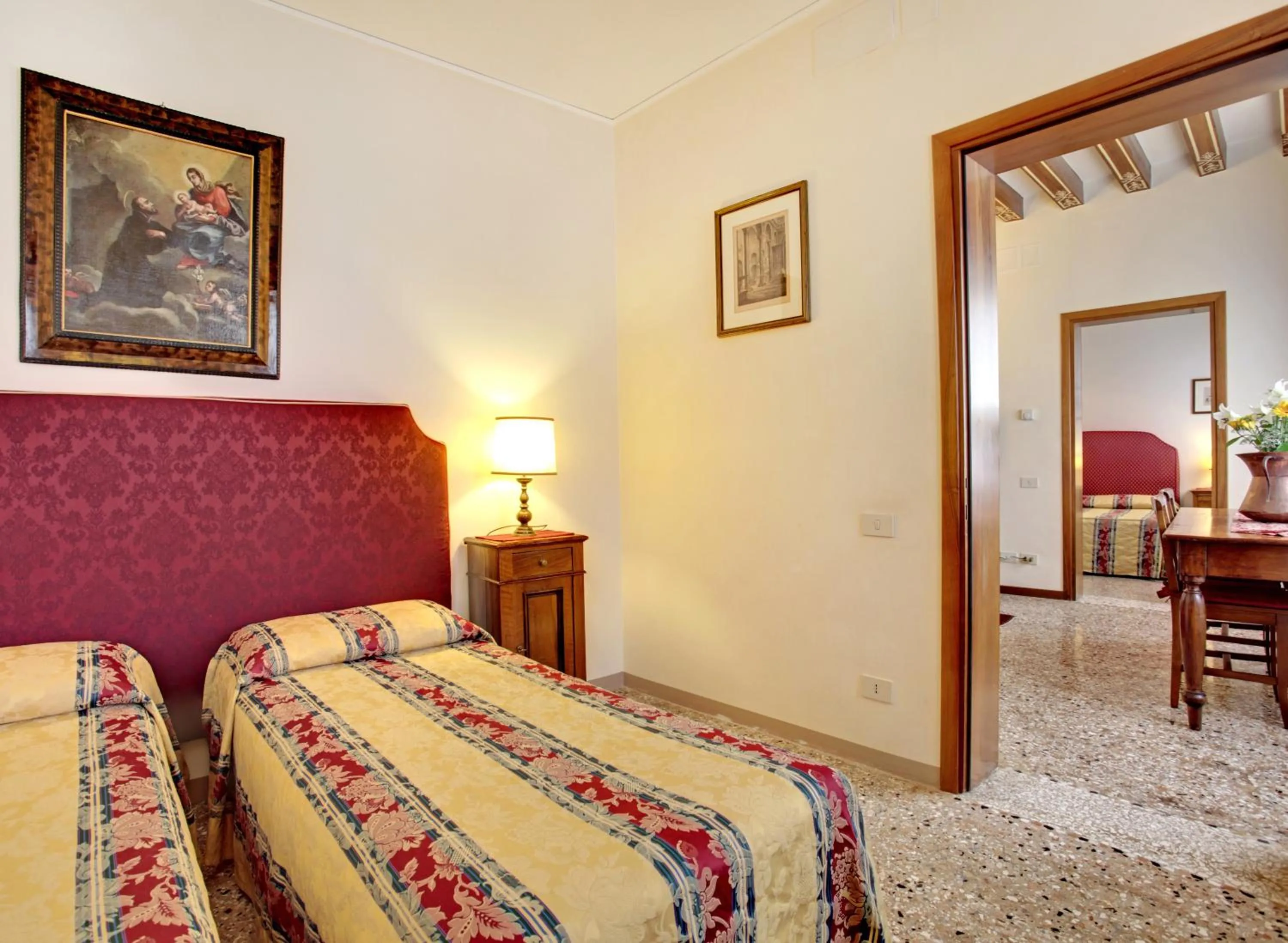 Photo of the whole room, Bed in Palazzo Schiavoni Residenza d'epoca & Suite-Apartments