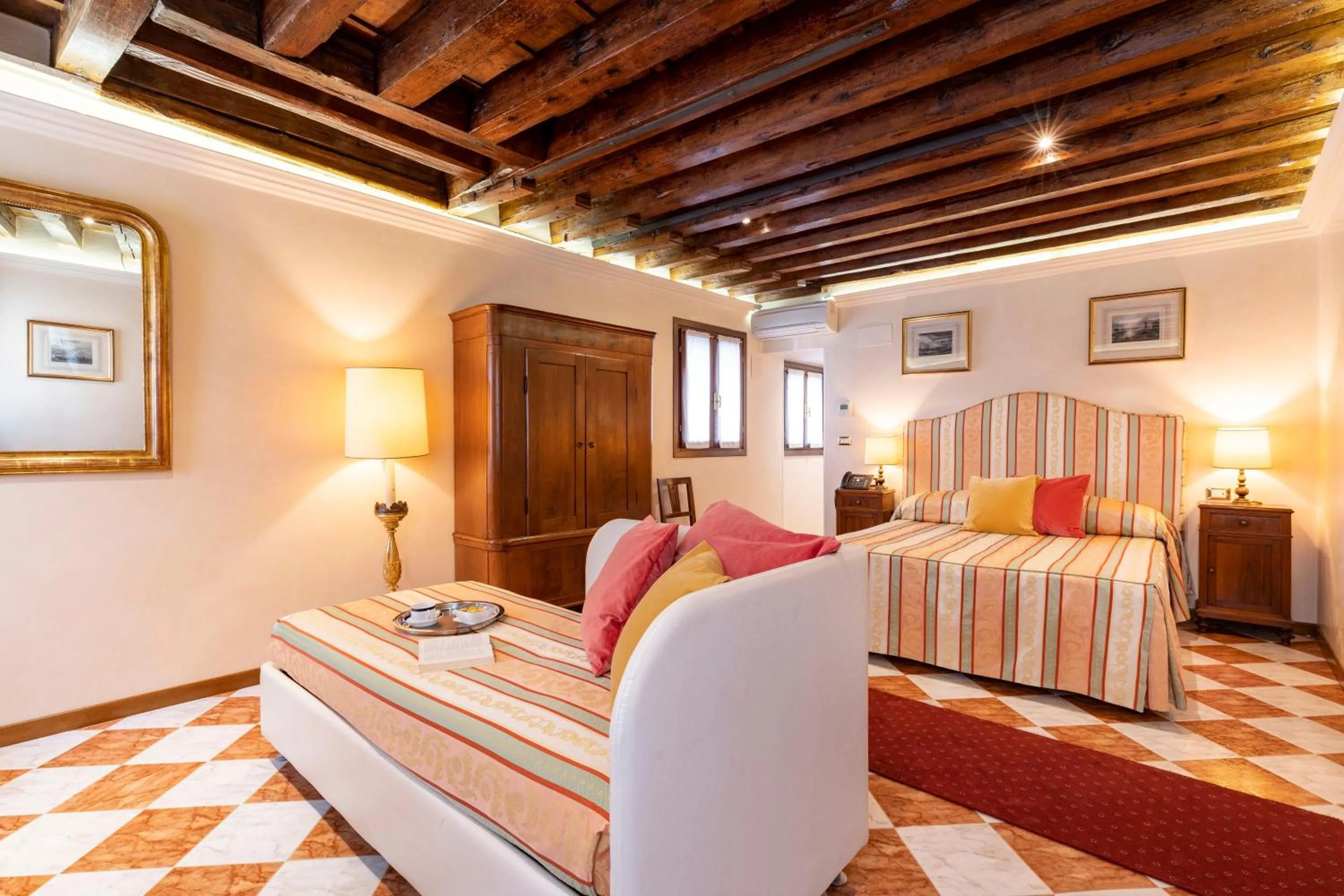 Photo of the whole room in Palazzo Schiavoni Residenza d'epoca & Suite-Apartments