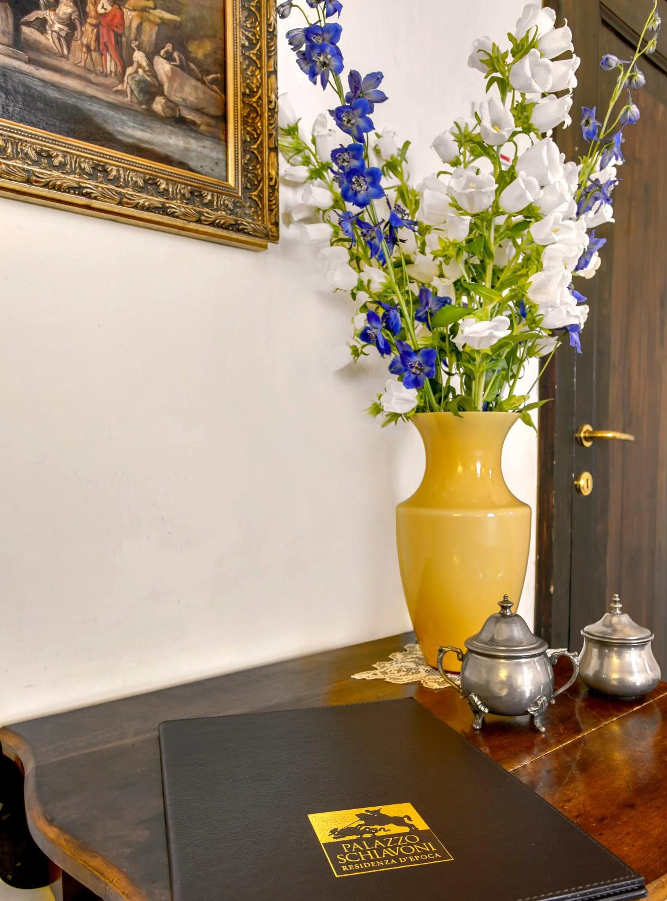 Decorative detail in Palazzo Schiavoni Residenza d'epoca & Suite-Apartments