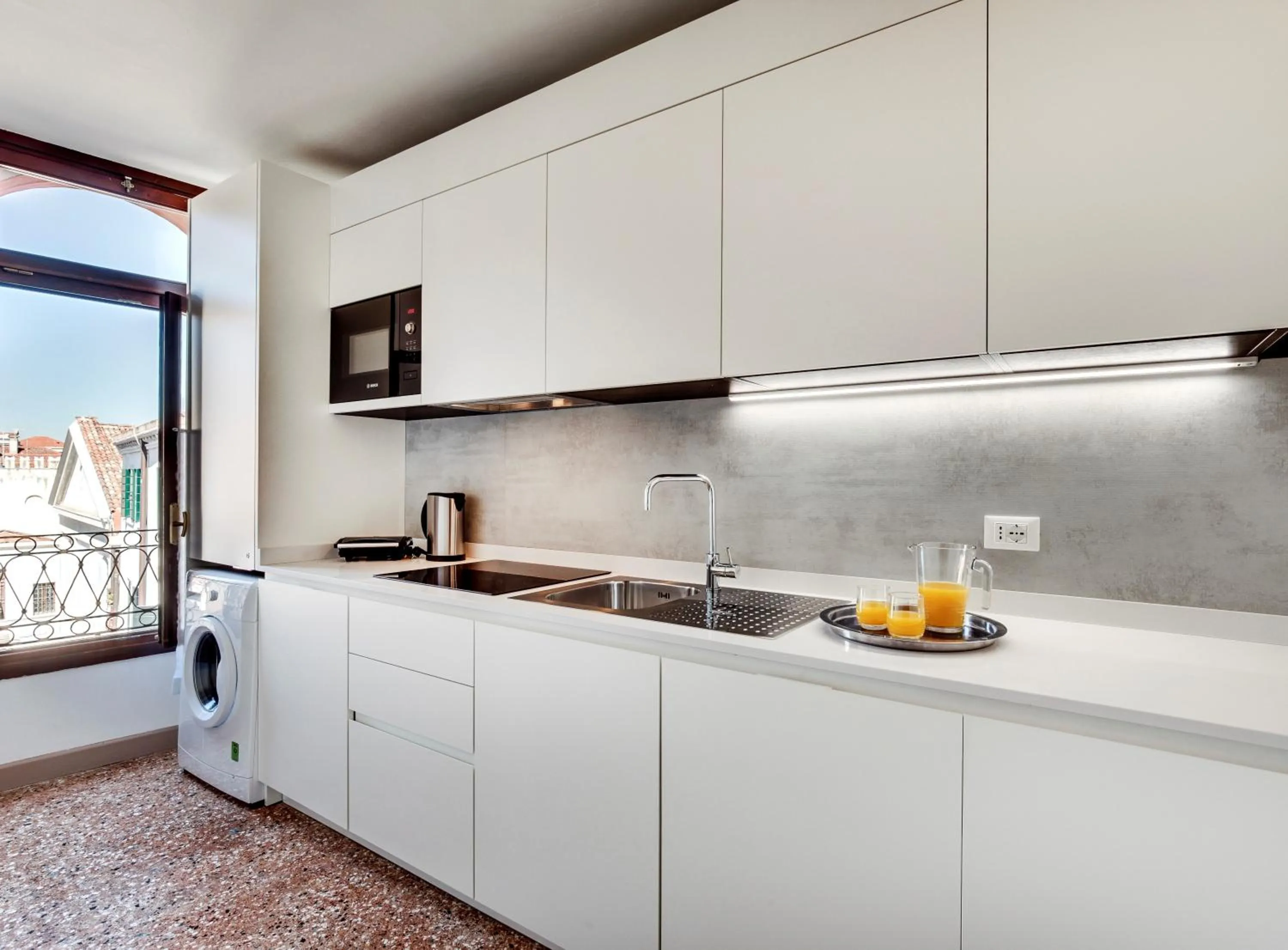 Kitchen or kitchenette in Palazzo Schiavoni Residenza d'epoca & Suite-Apartments