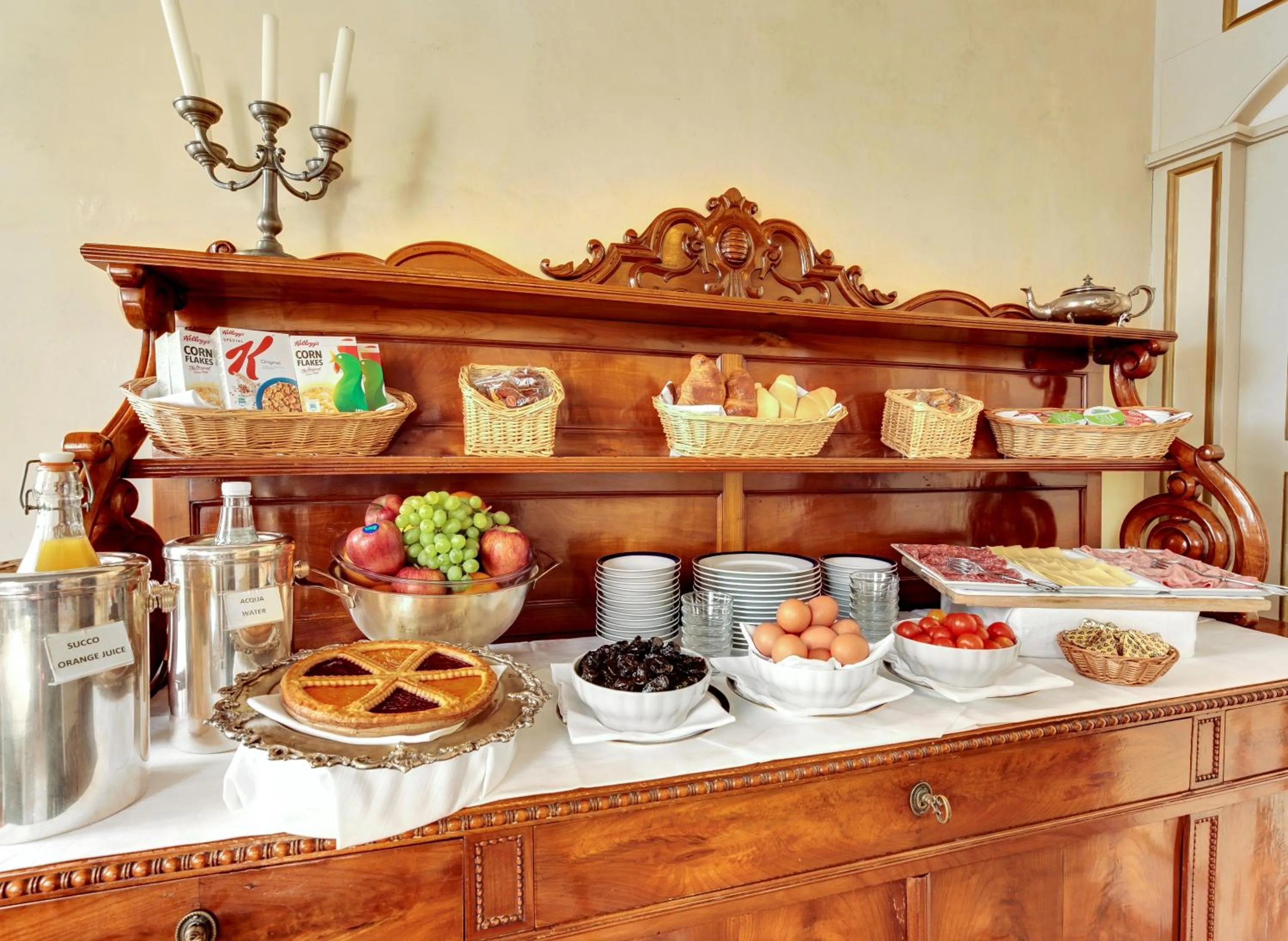 Buffet breakfast in Palazzo Schiavoni Residenza d'epoca & Suite-Apartments