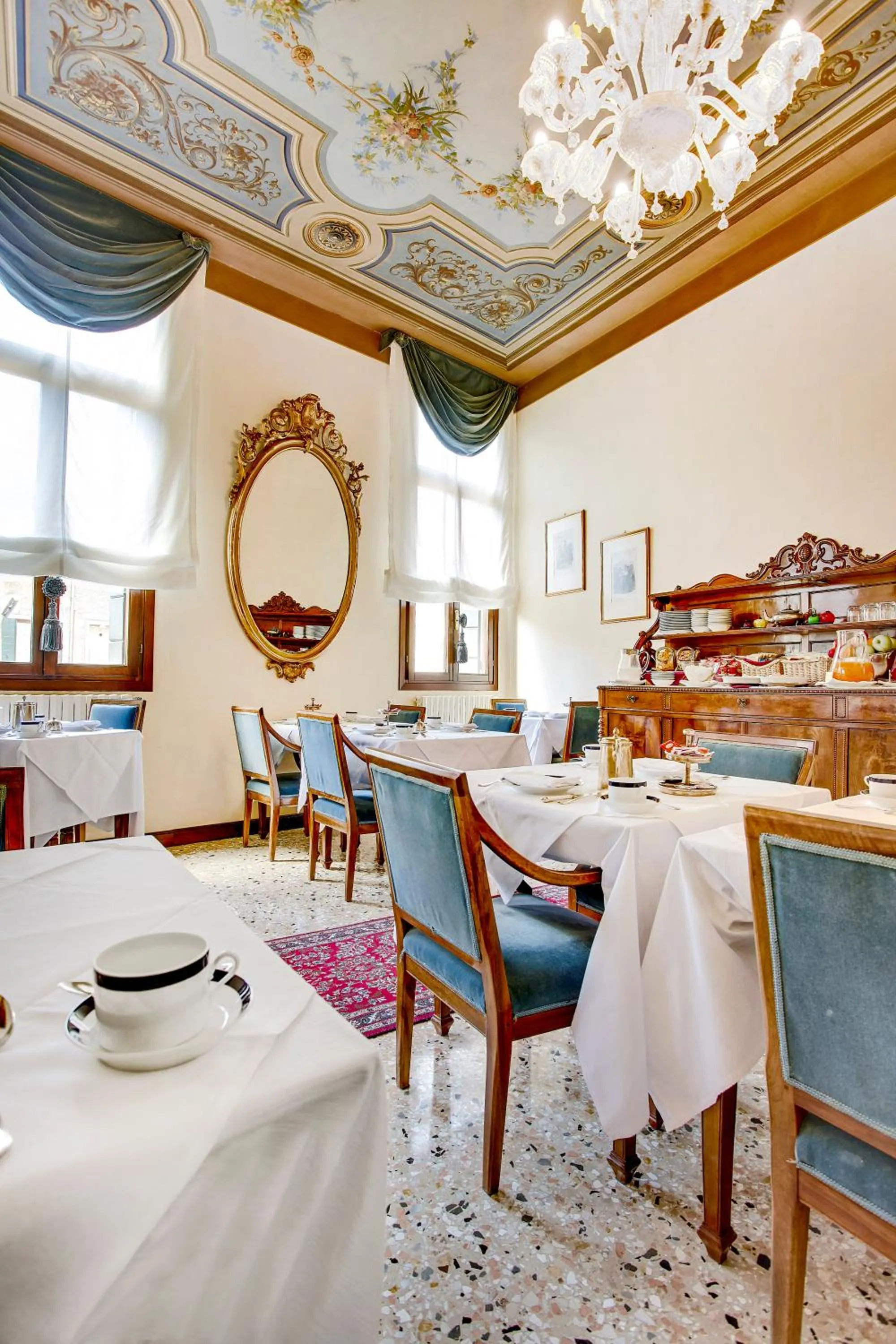 Breakfast in Palazzo Schiavoni Residenza d'epoca & Suite-Apartments