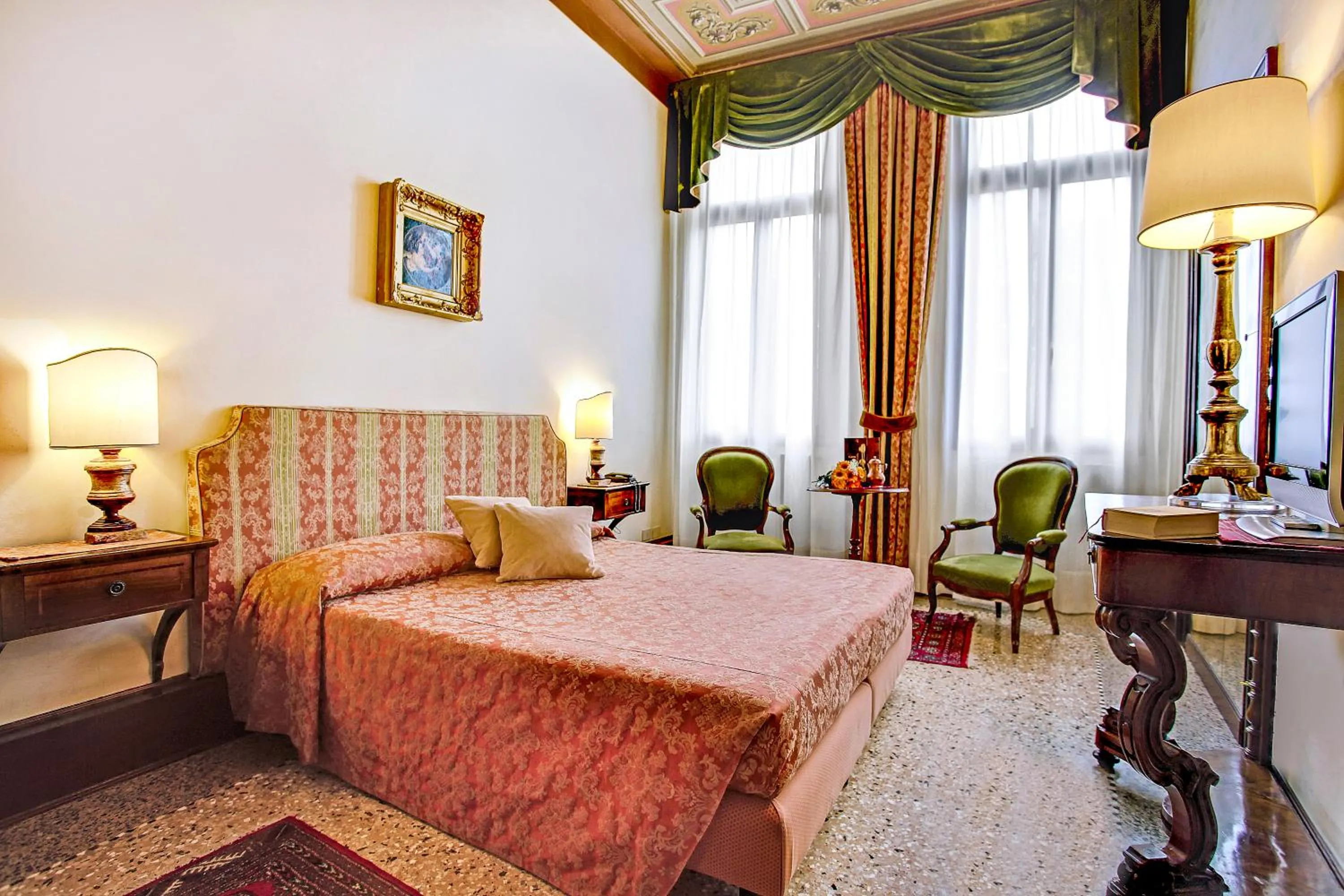 Photo of the whole room, Bed in Palazzo Schiavoni Residenza d'epoca & Suite-Apartments