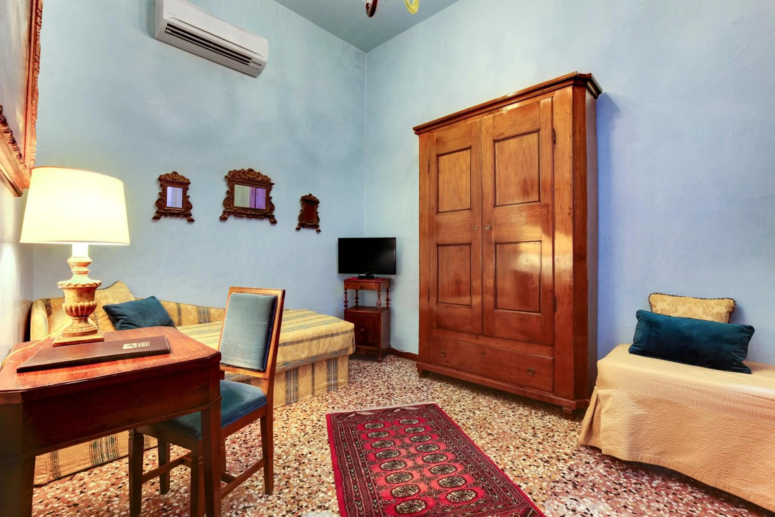 Bed in Palazzo Schiavoni Residenza d'epoca & Suite-Apartments