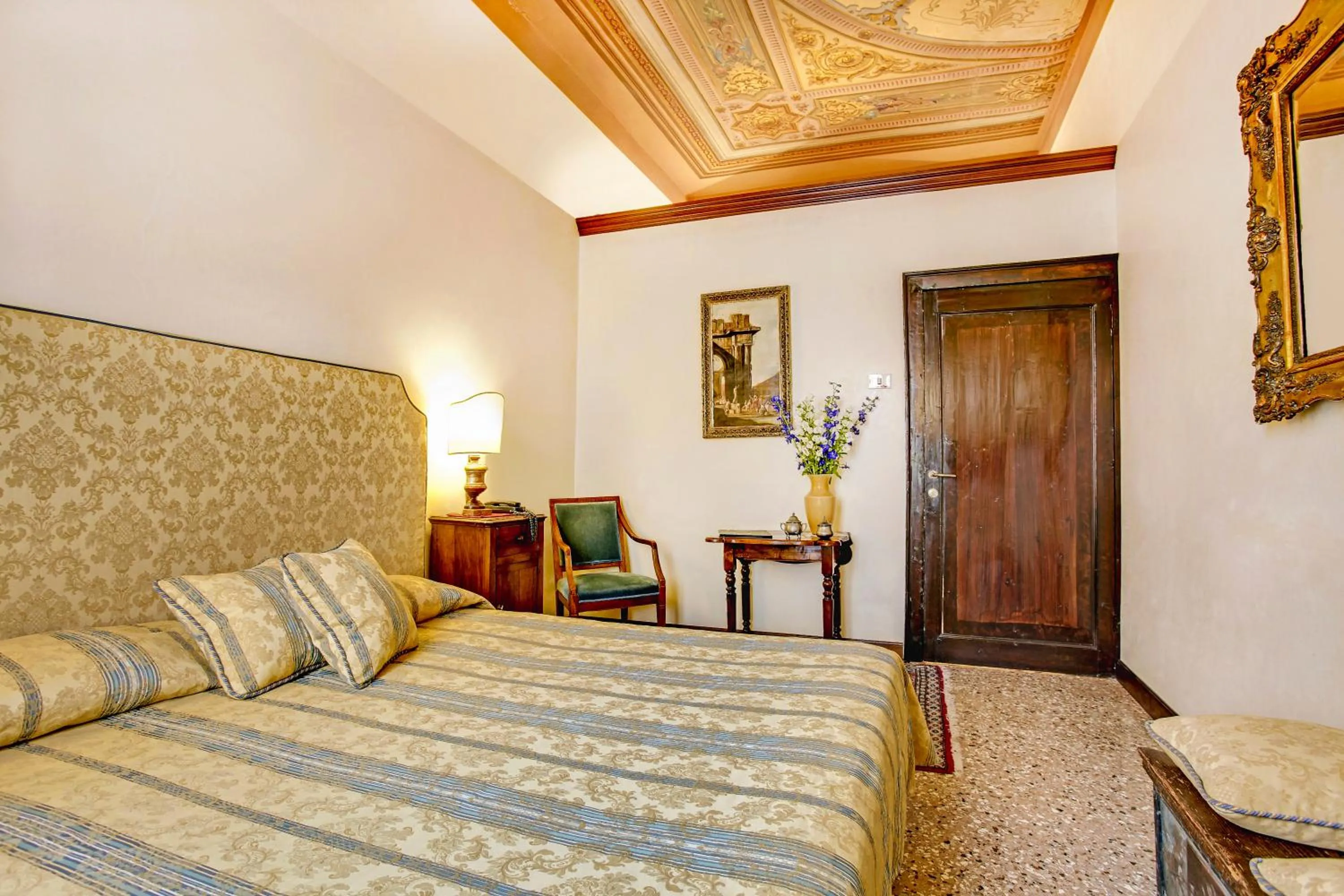 Bed in Palazzo Schiavoni Residenza d'epoca & Suite-Apartments