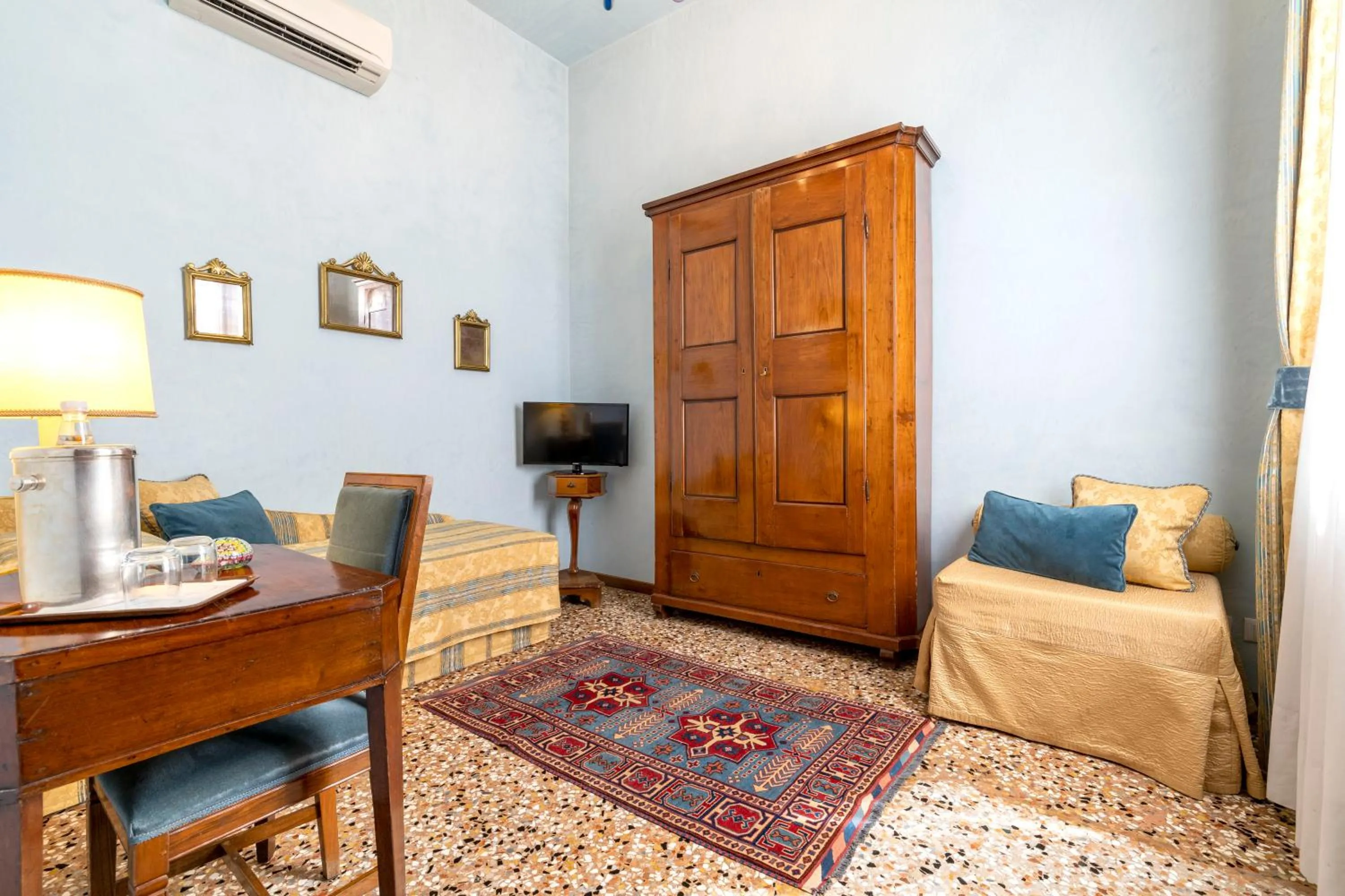 Photo of the whole room in Palazzo Schiavoni Residenza d'epoca & Suite-Apartments