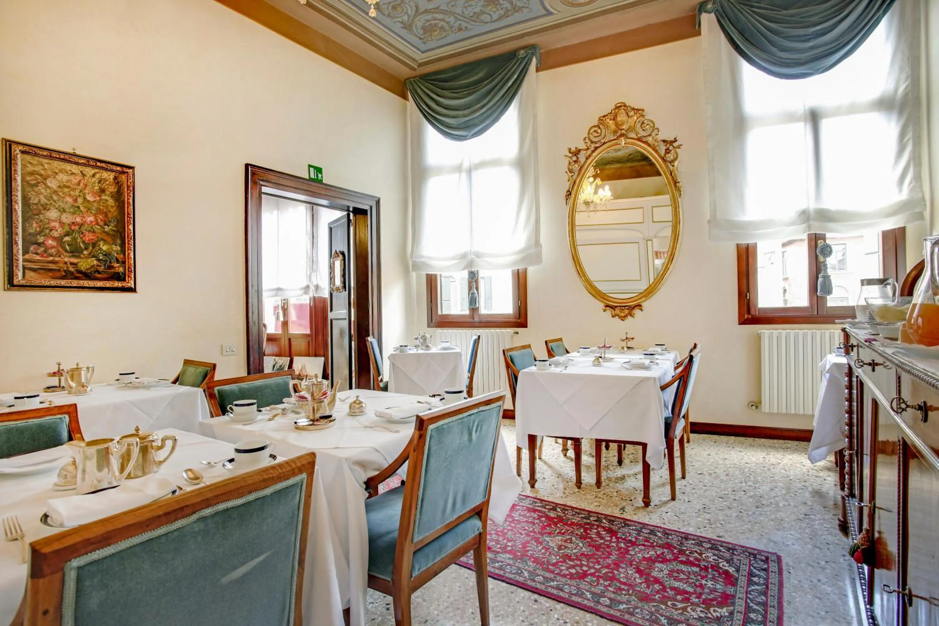 Buffet breakfast in Palazzo Schiavoni Residenza d'epoca & Suite-Apartments