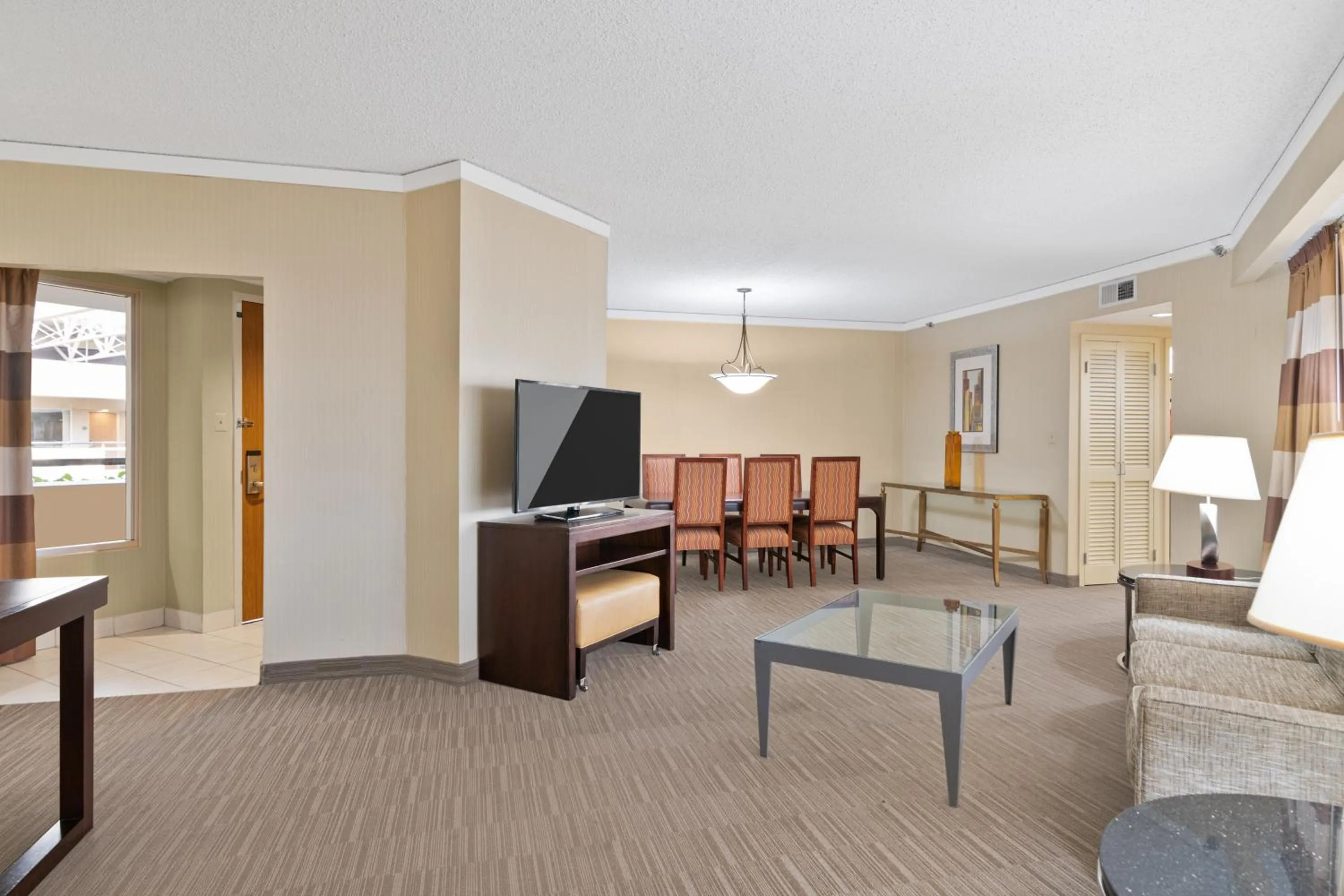 Living room in Harmony Suites Secaucus Meadowlands