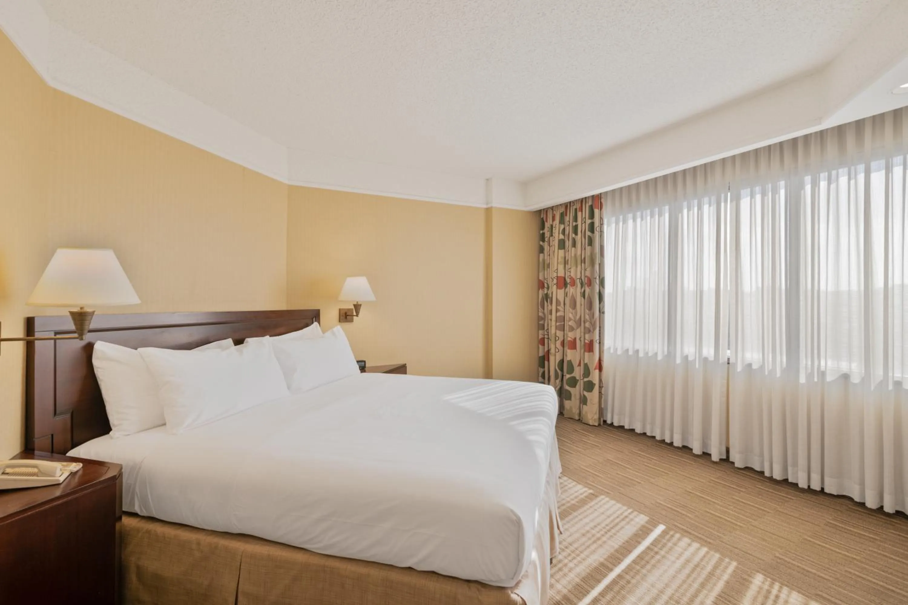 Bedroom, Bed in Harmony Suites Secaucus Meadowlands