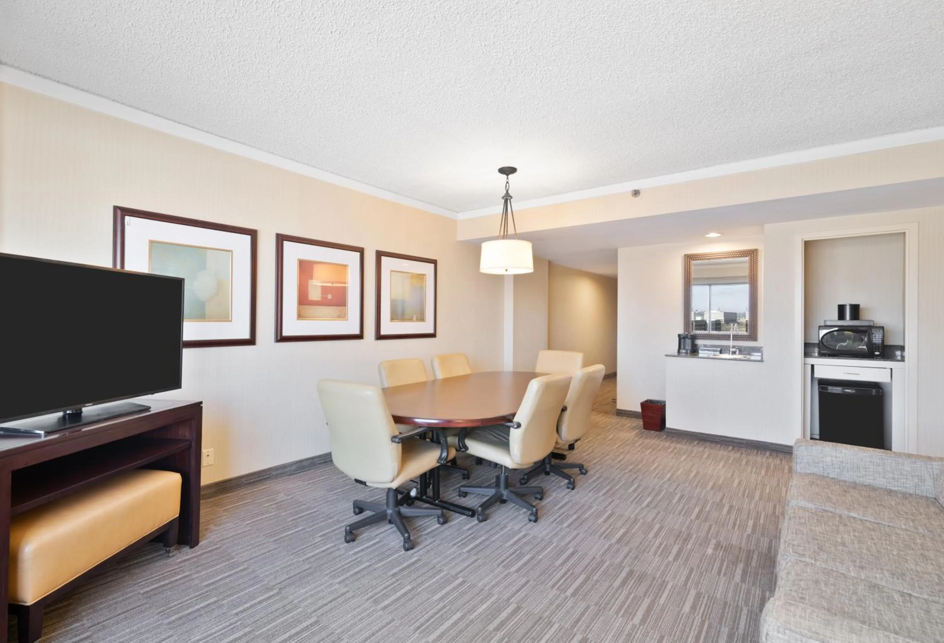 Living room in Harmony Suites Secaucus Meadowlands