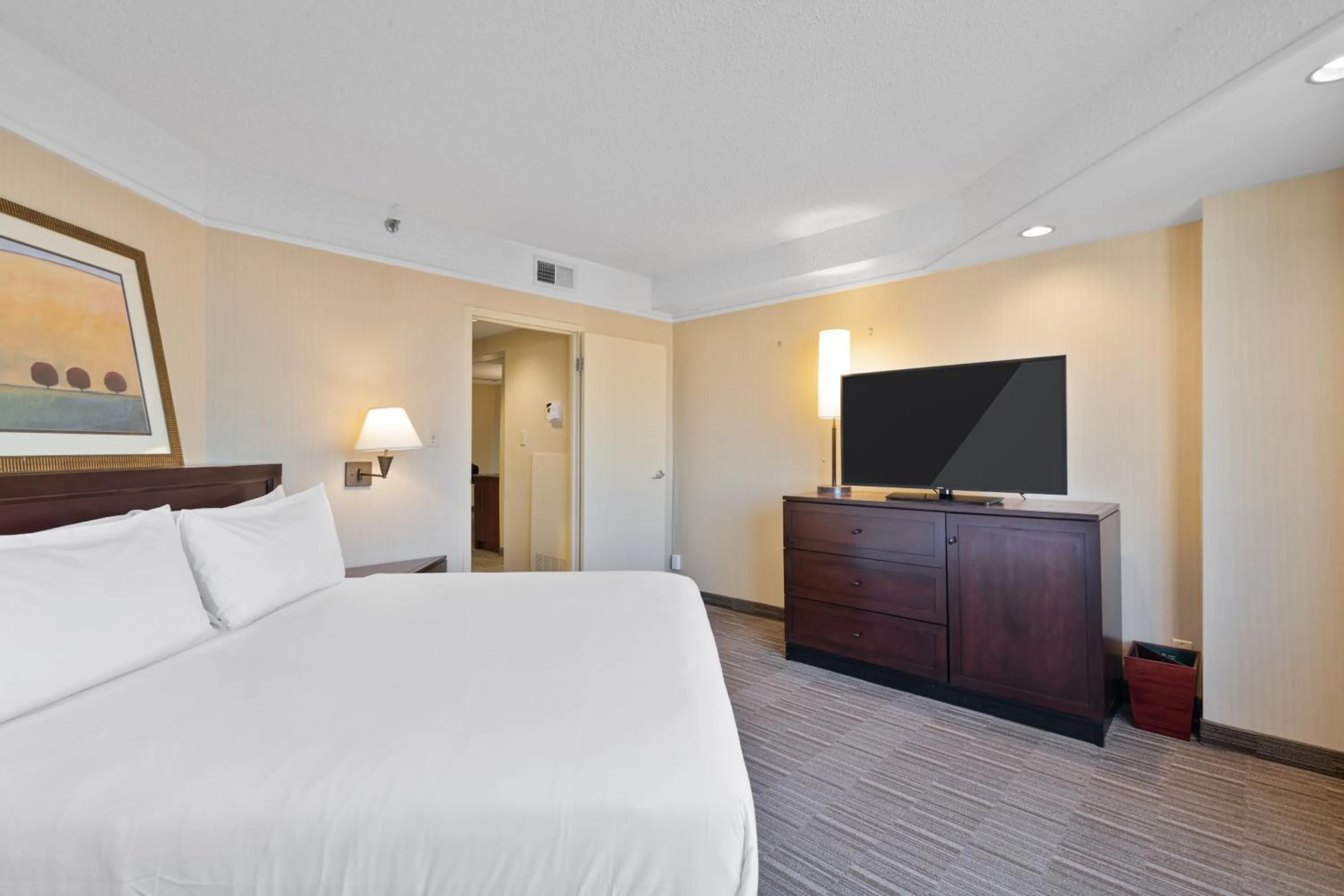 Bedroom, Bed in Harmony Suites Secaucus Meadowlands