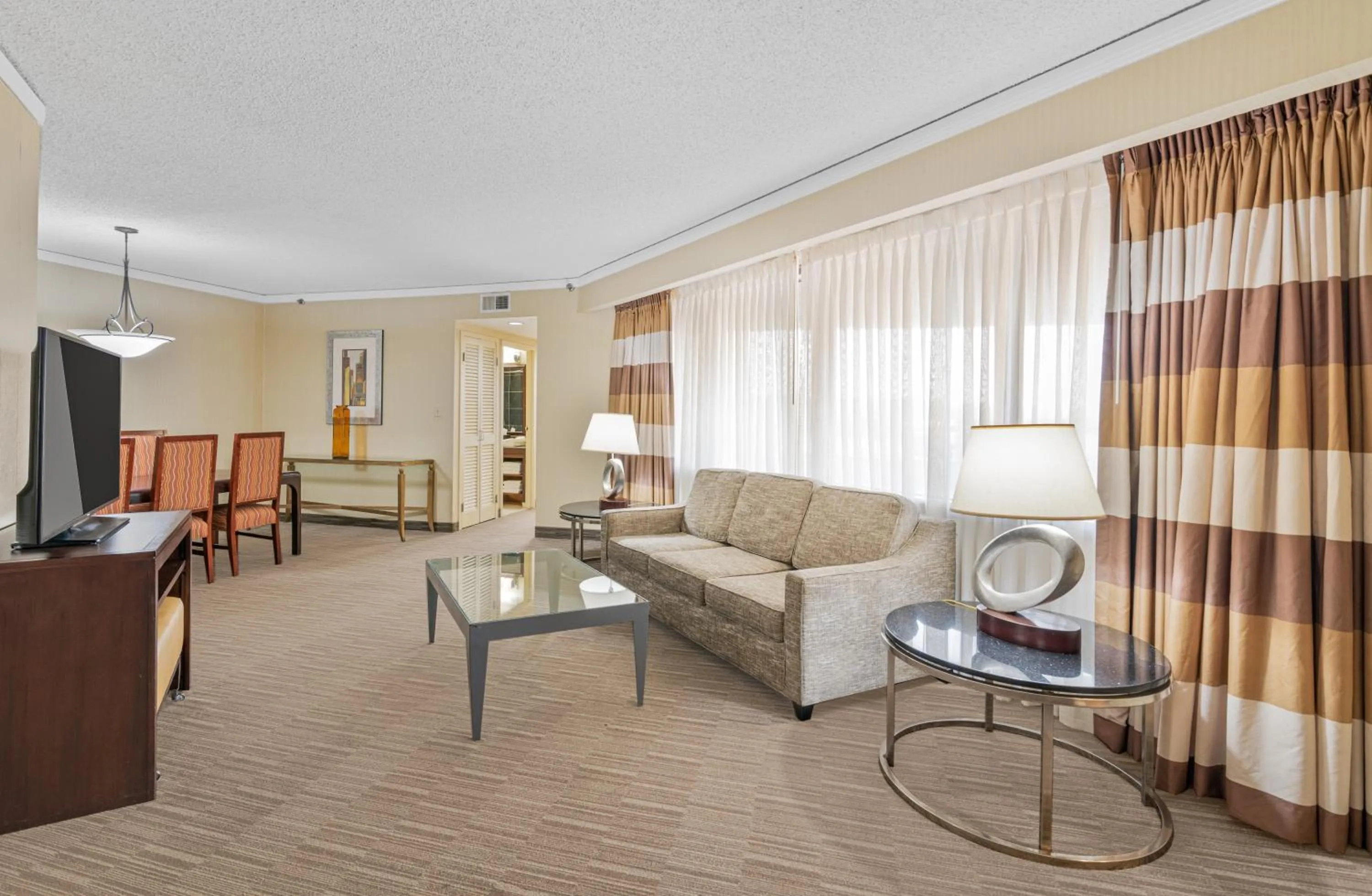 Living room, Bed in Harmony Suites Secaucus Meadowlands