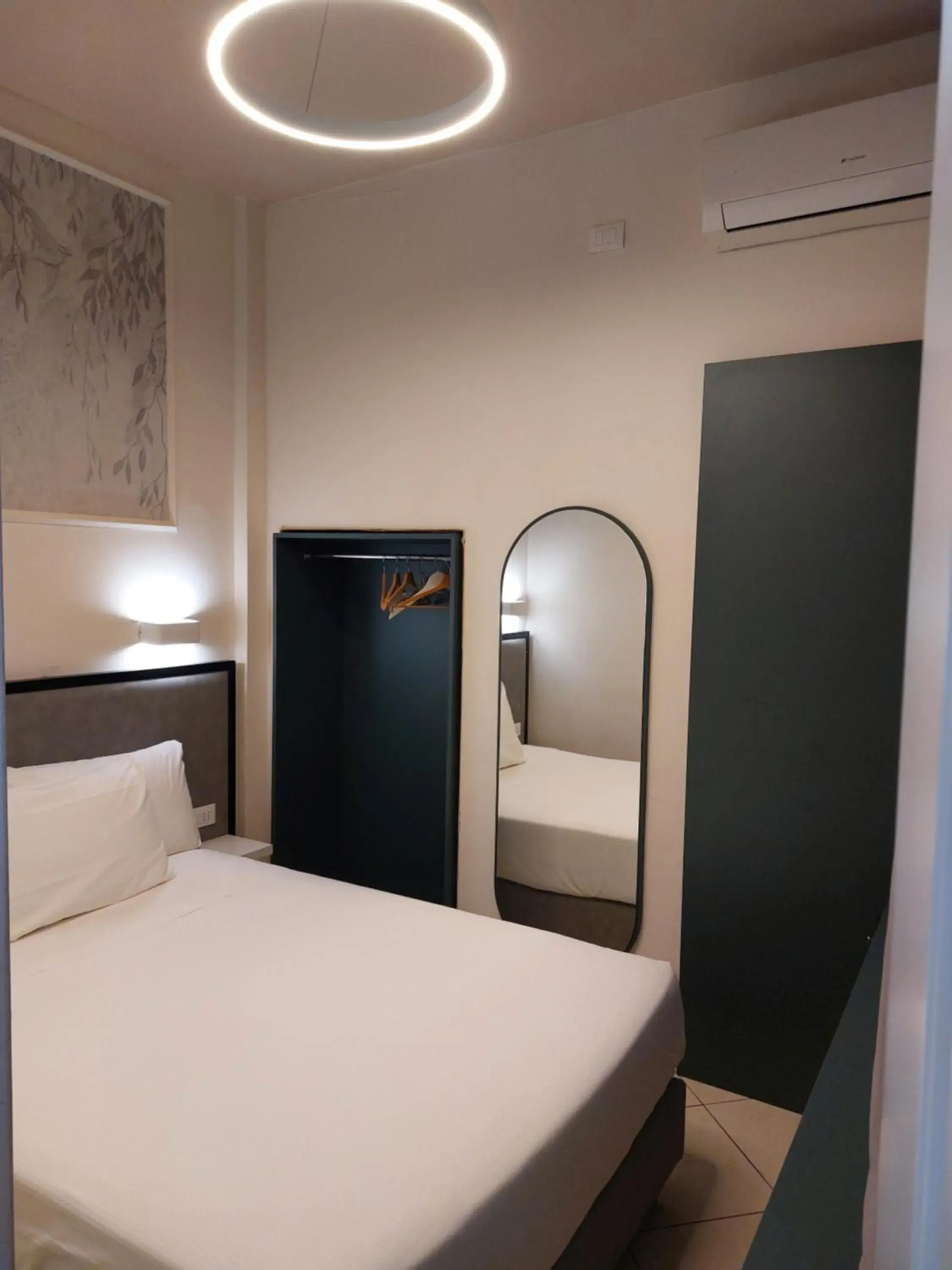 Economy Single Room in Hotel Fiorita Economy Single Room in Hotel Fiorita