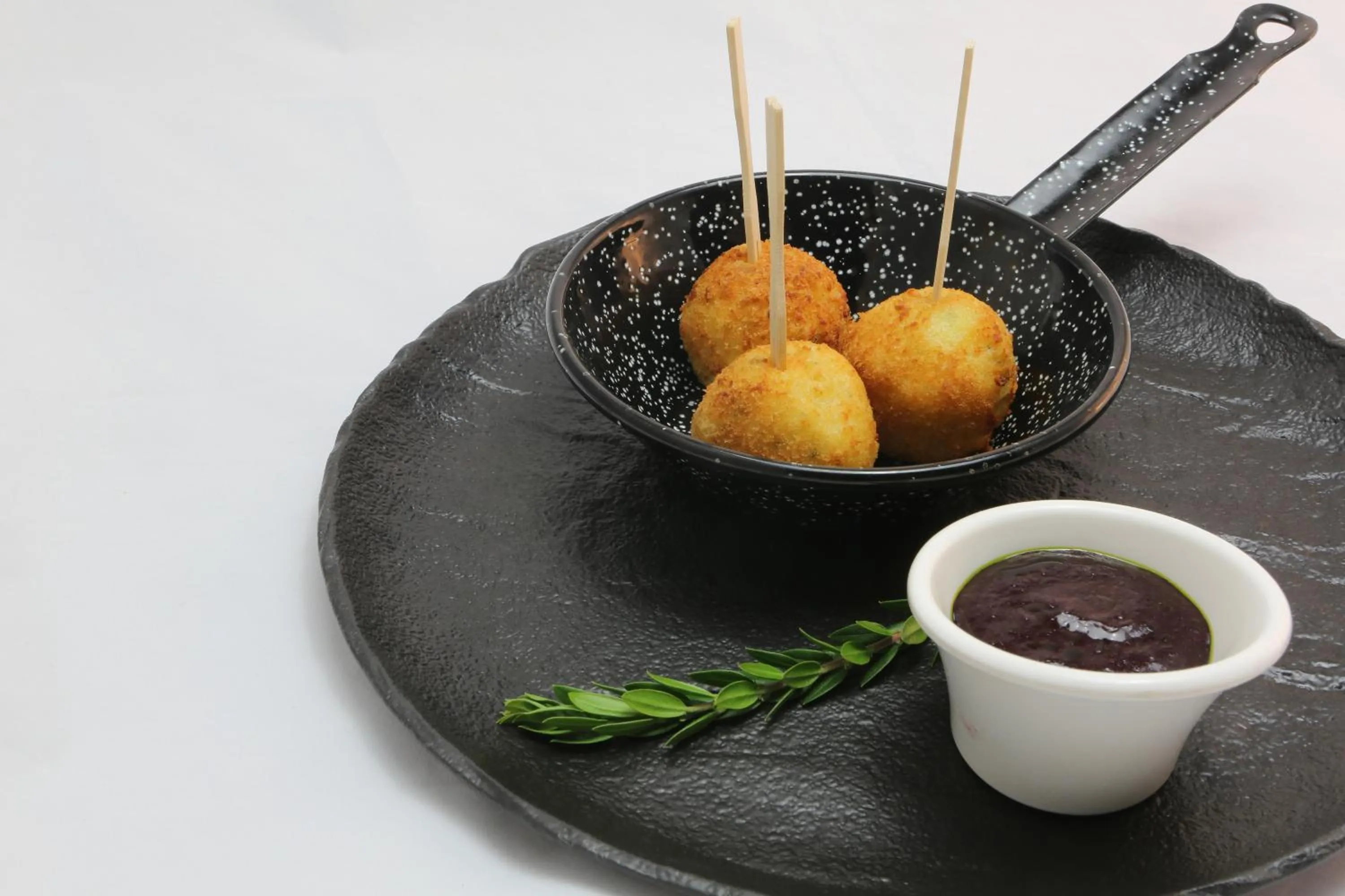 Restaurant/places to eat in City Guest House