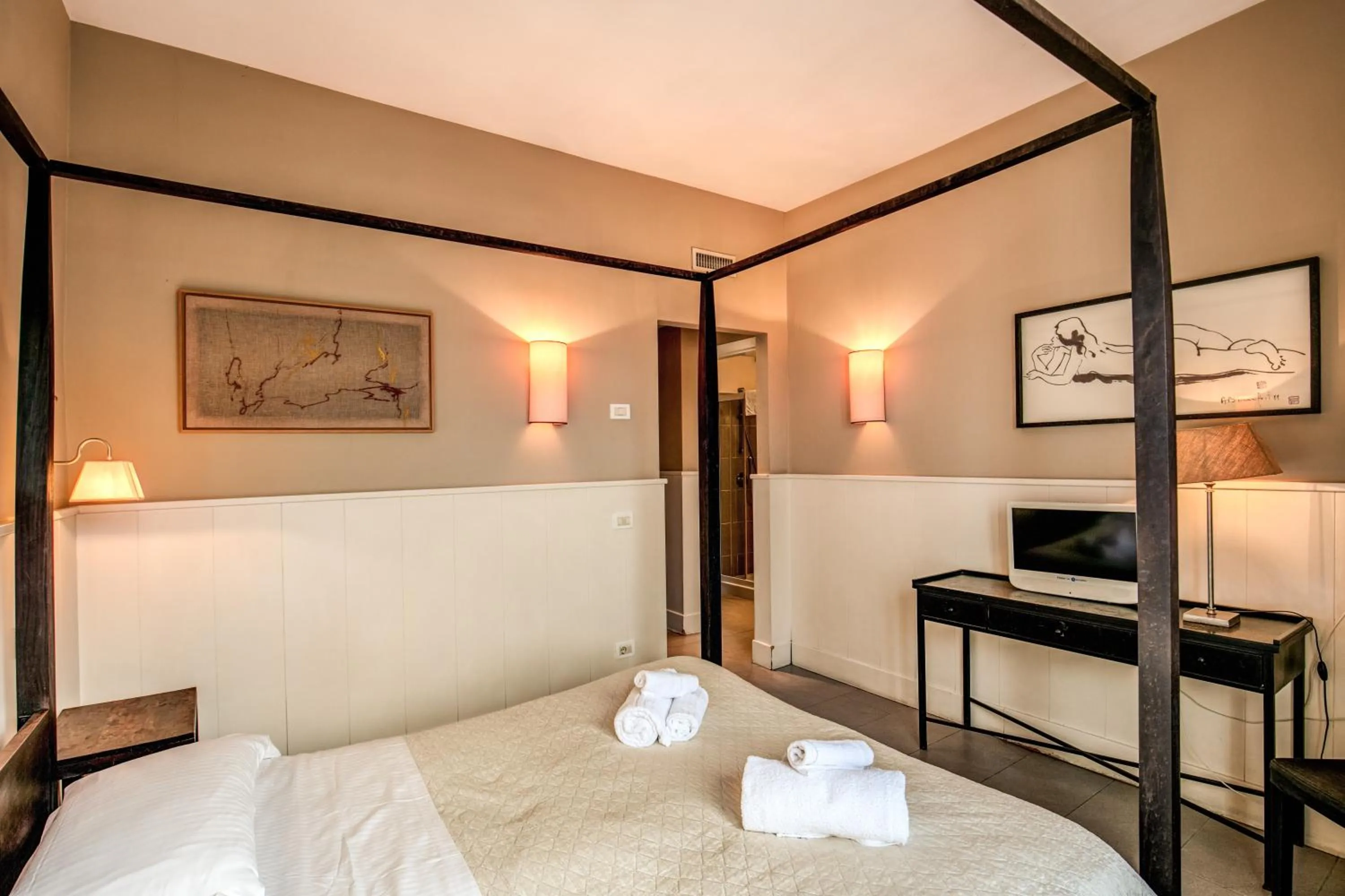 Photo of the whole room, Bed in City Guest House