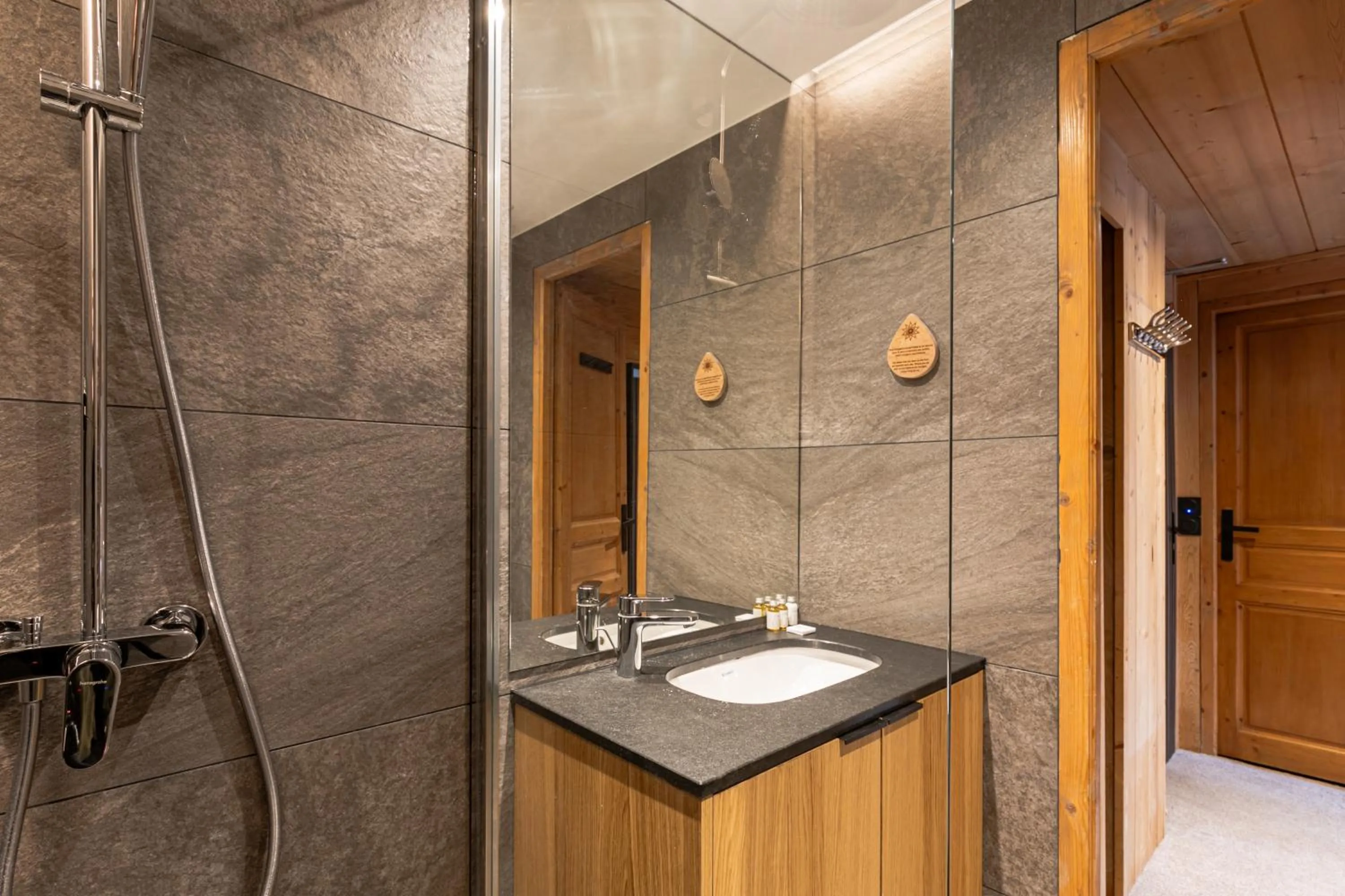 Shower in Le Chalet d'Antoine - Centre de Megève