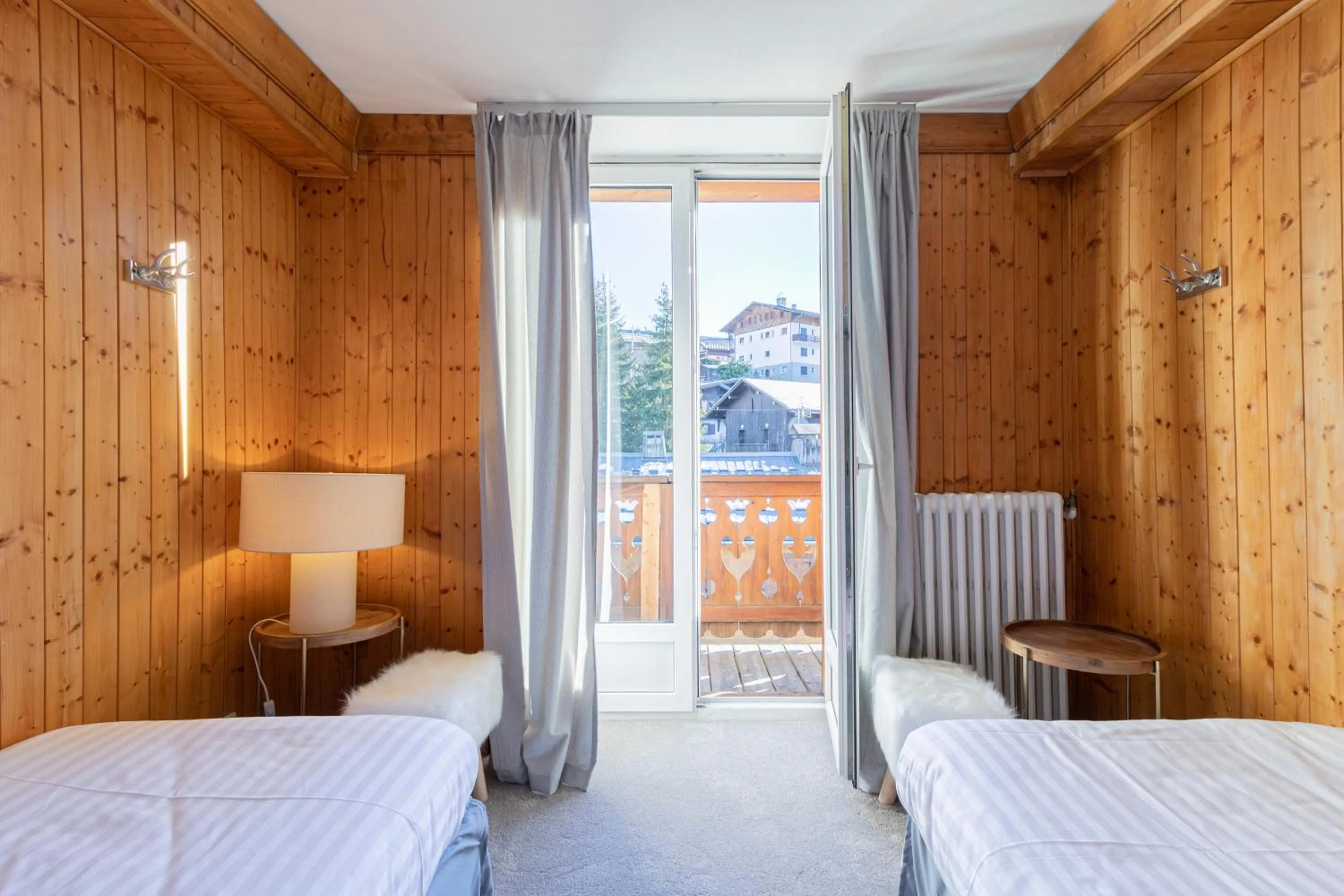 Balcony/Terrace, Bed in Le Chalet d'Antoine - Centre de Megève