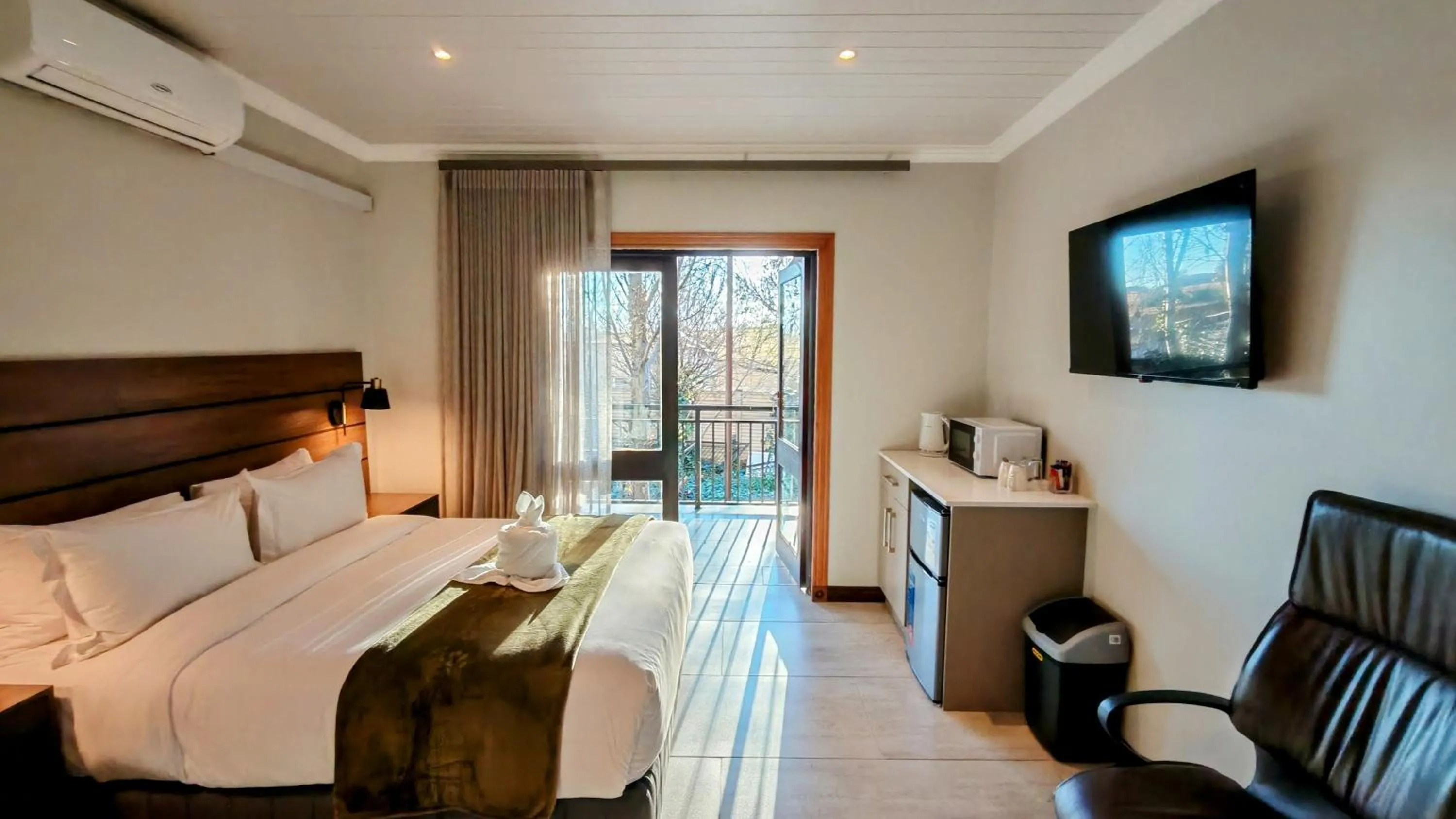 Bed in Monte Christo Hotel