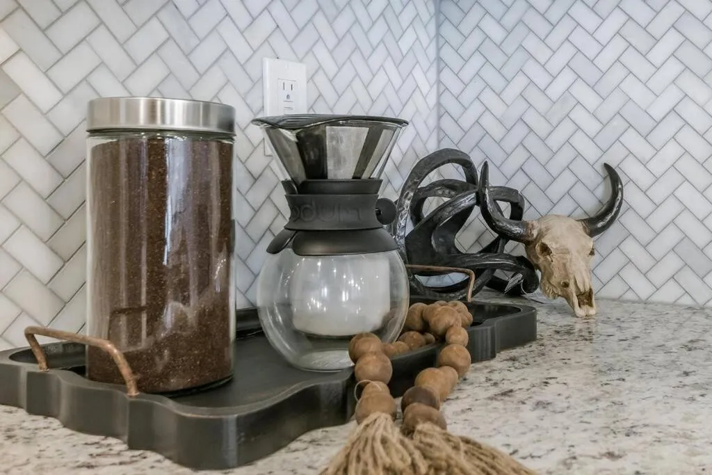 Coffee/tea facilities in Beautifully Decorated New Home, King Bed, Washer/Dryer & Fully Stocked Kitchen