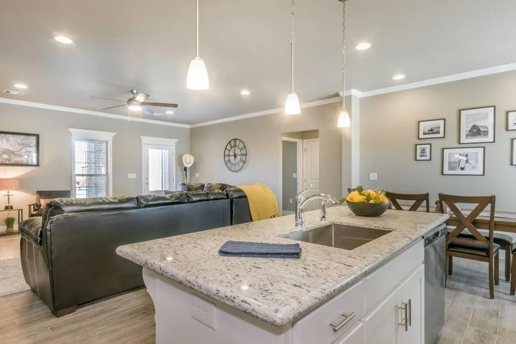 Kitchen or kitchenette in Beautifully Decorated New Home, King Bed, Washer/Dryer & Fully Stocked Kitchen