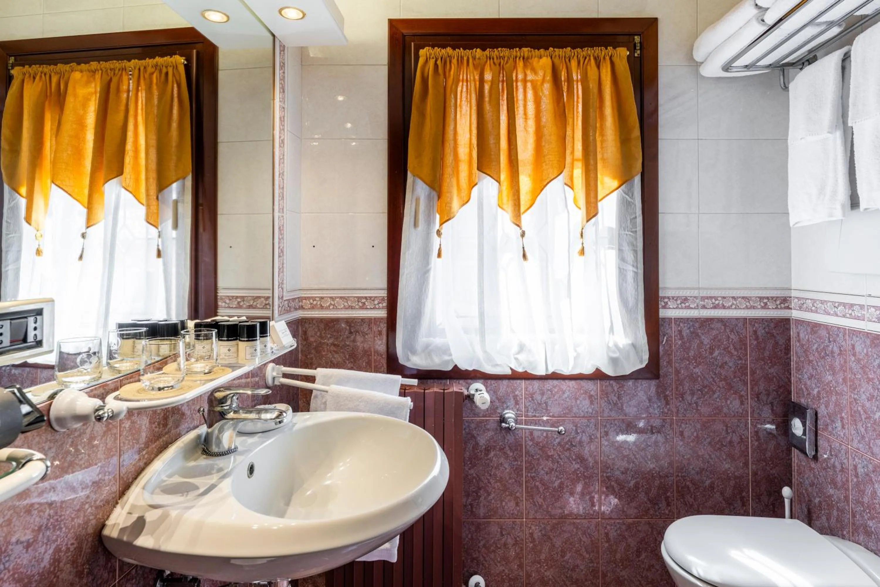 Toilet in Hotel Colombina