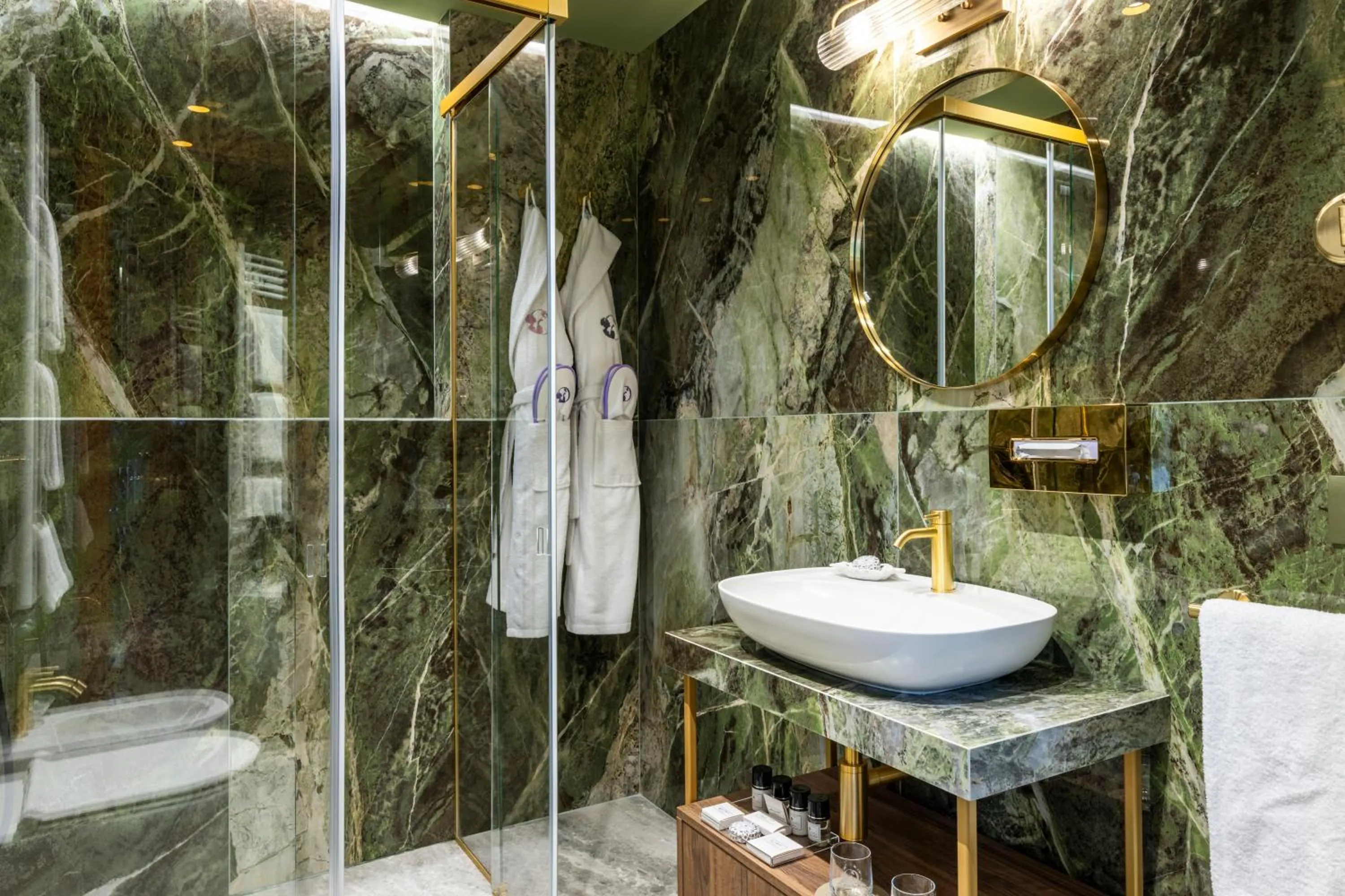 Shower in Hotel Colombina