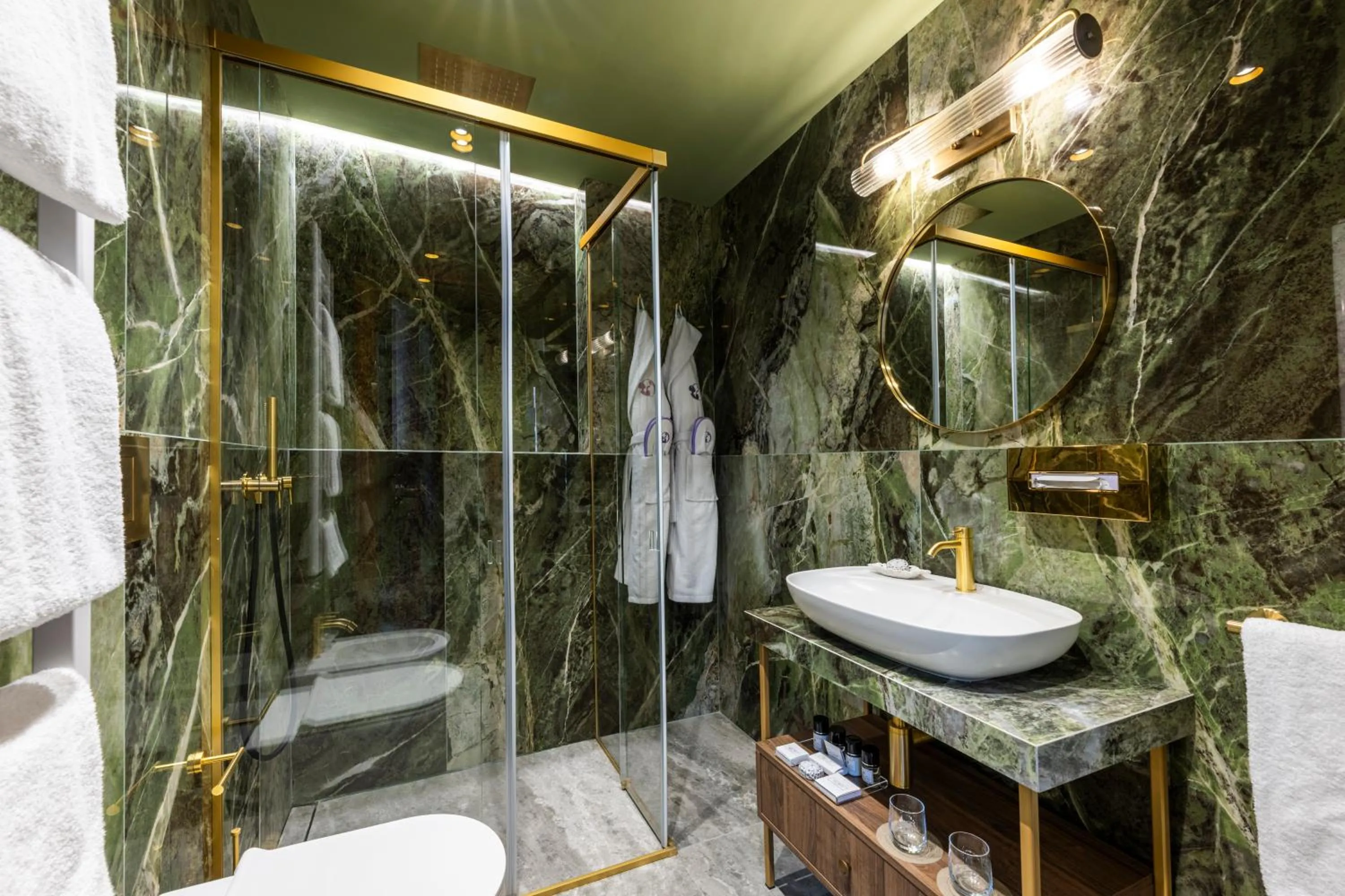 Shower in Hotel Colombina