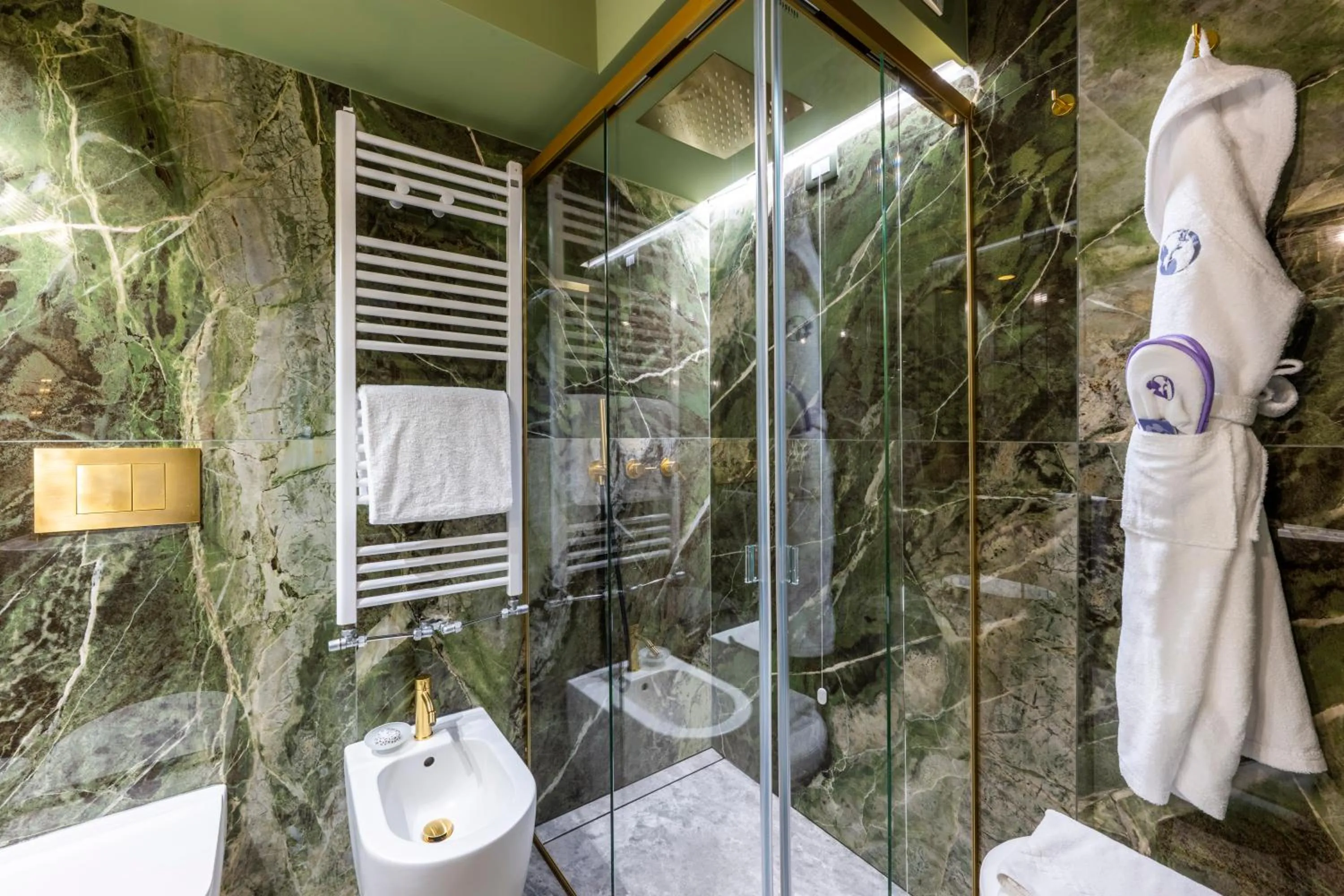 Shower in Hotel Colombina