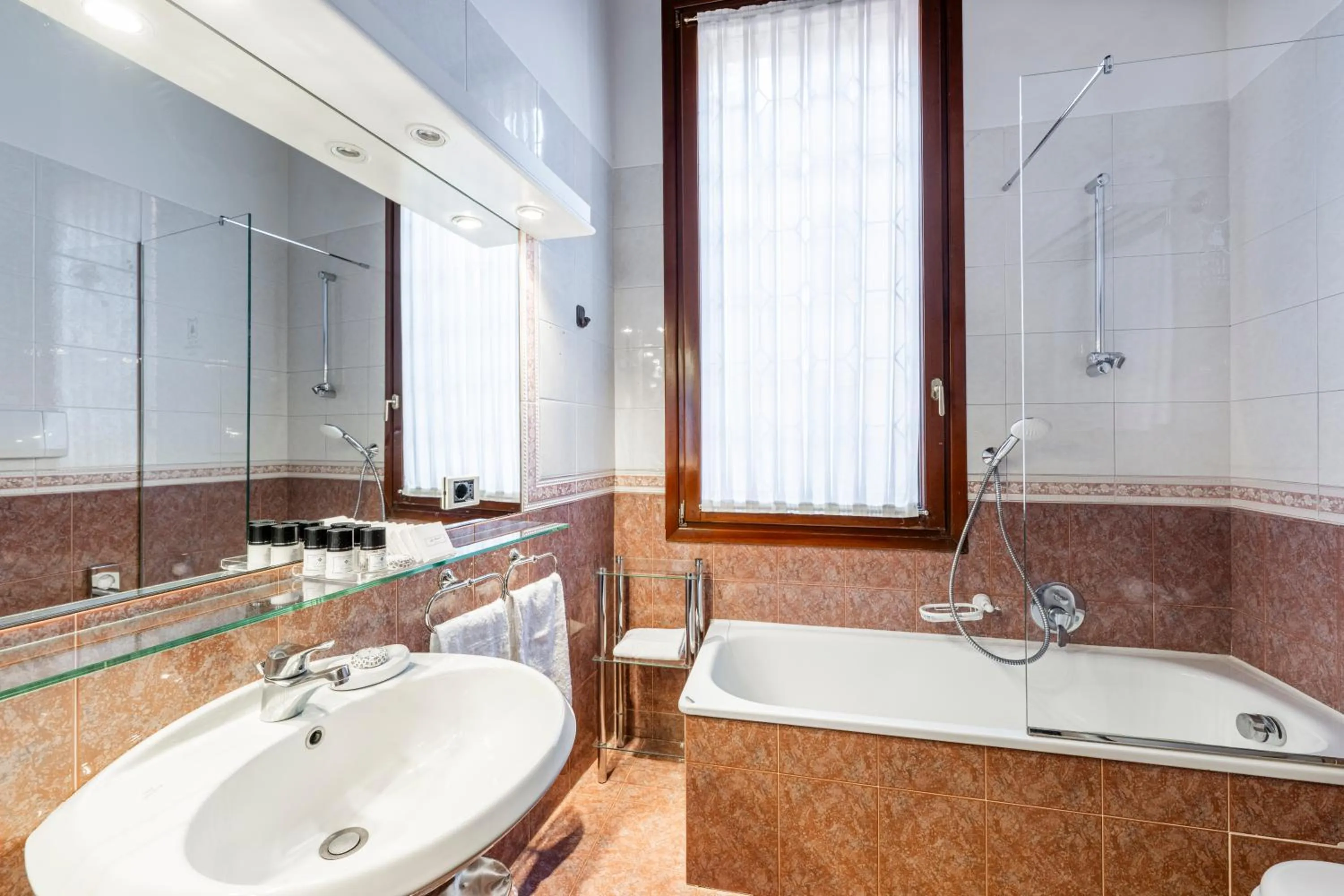 Toilet in Hotel Colombina